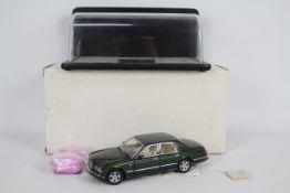 Franklin Mint - A boxed 1:24 scale 1998 Bentley Arnage by Franklin Mint.