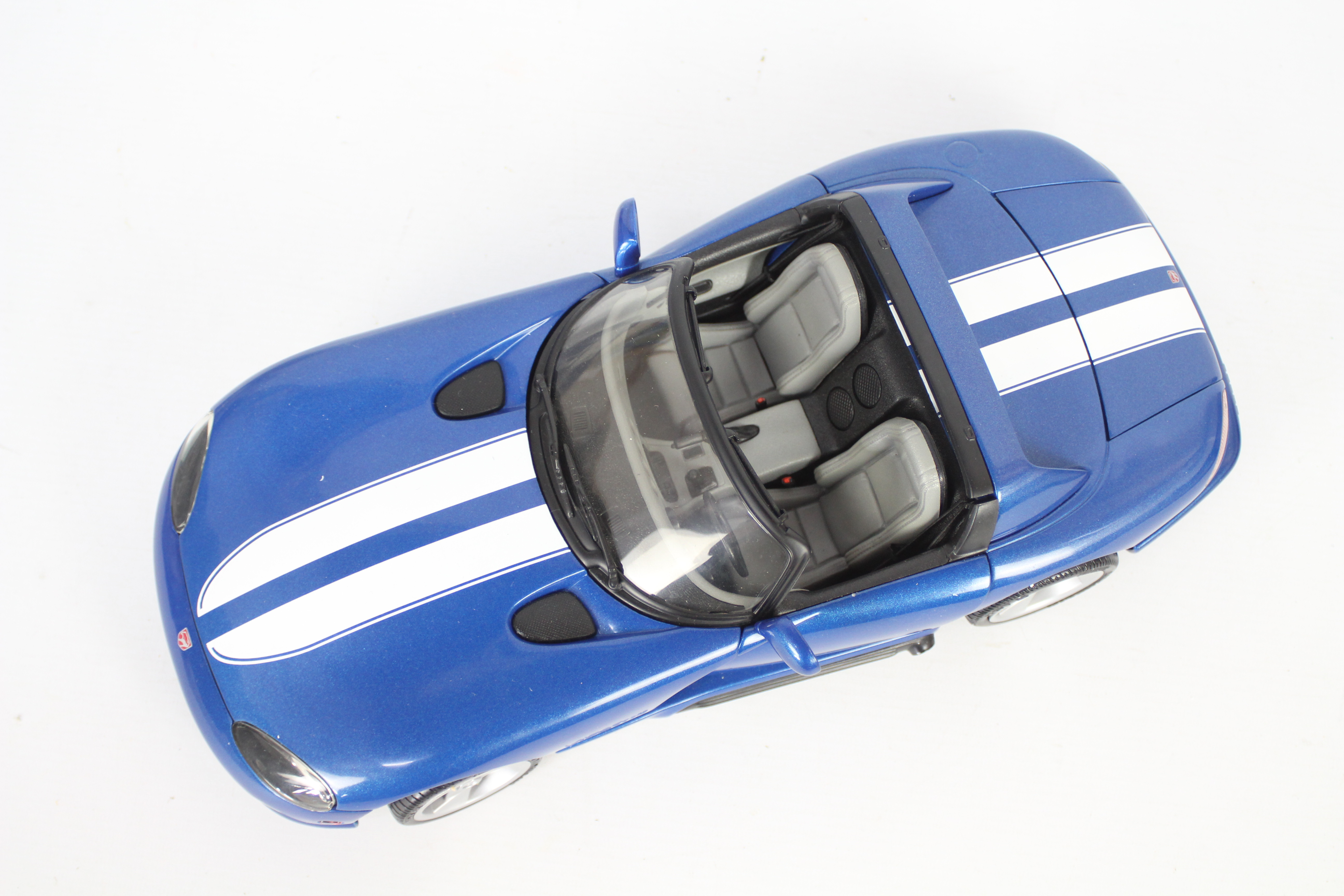 Anson - A boxed Limited Edition 1:12 scale Dodge Viper RT/10 by Anson. - Image 2 of 5