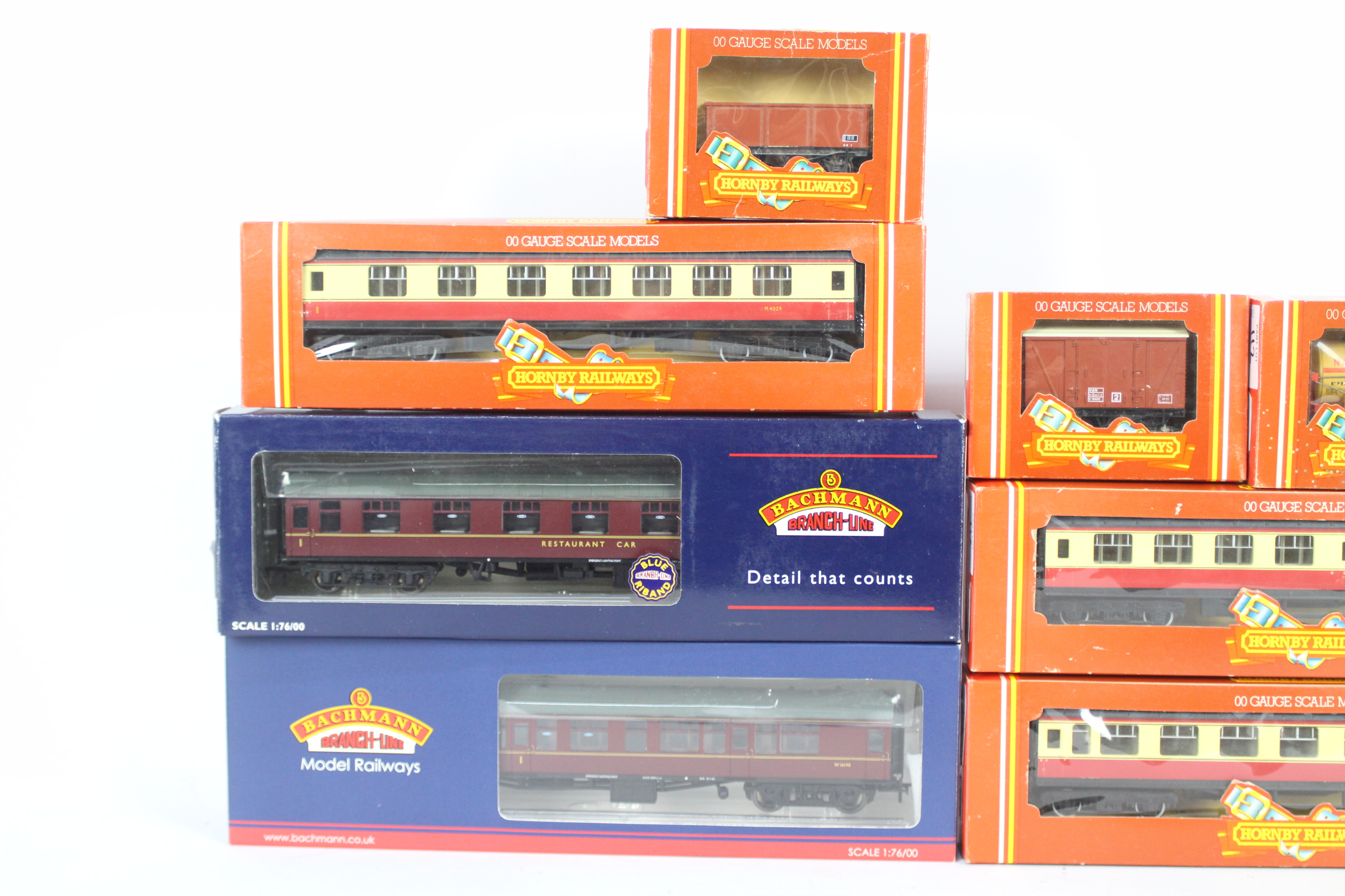 Bachmann - Hornby - 8 x boxed 00 gauge wagons and coaches including, - Image 3 of 3
