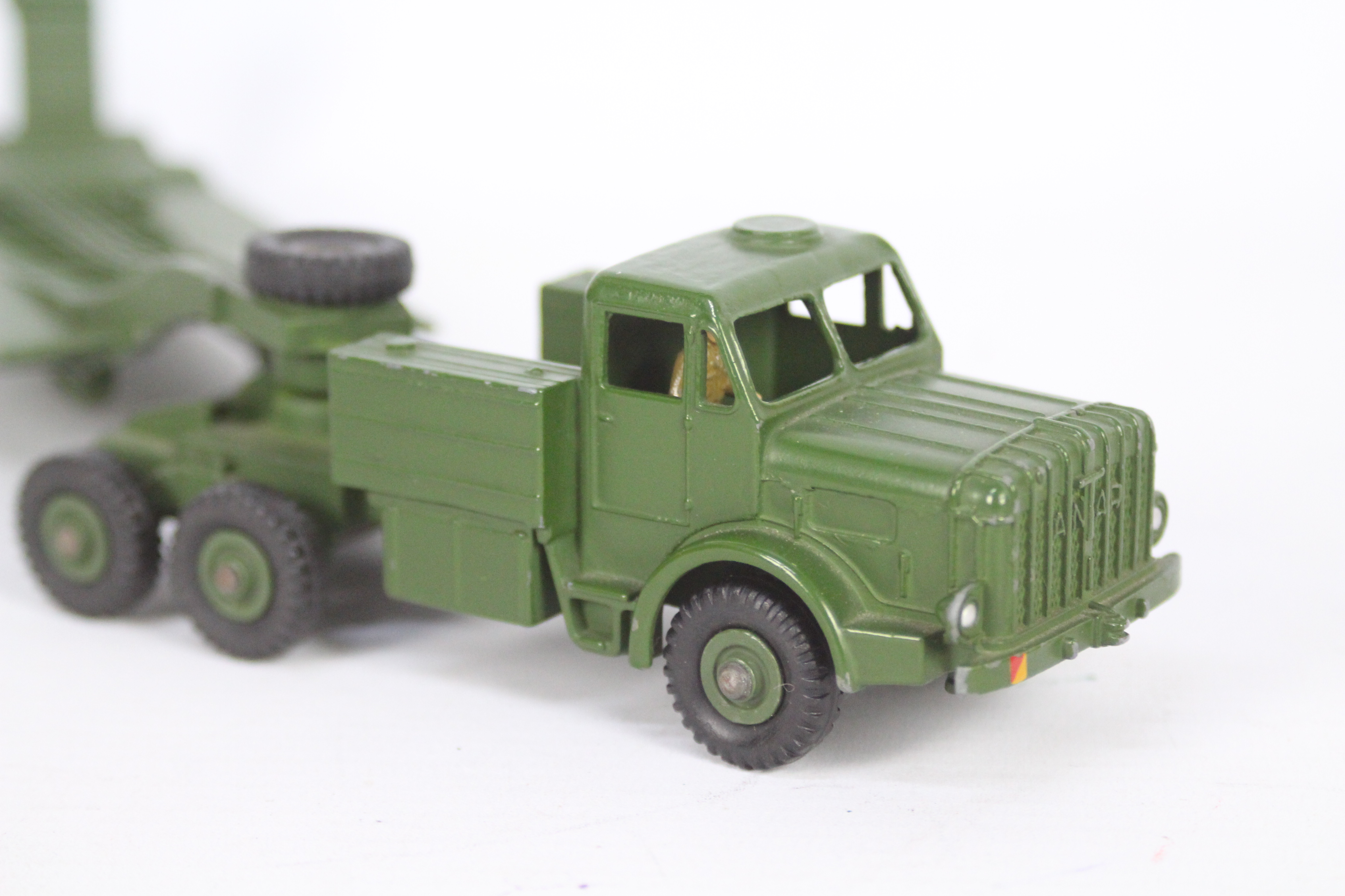 Dinky - A boxed Mighty Antar Tank Transporter # 660. - Image 4 of 6
