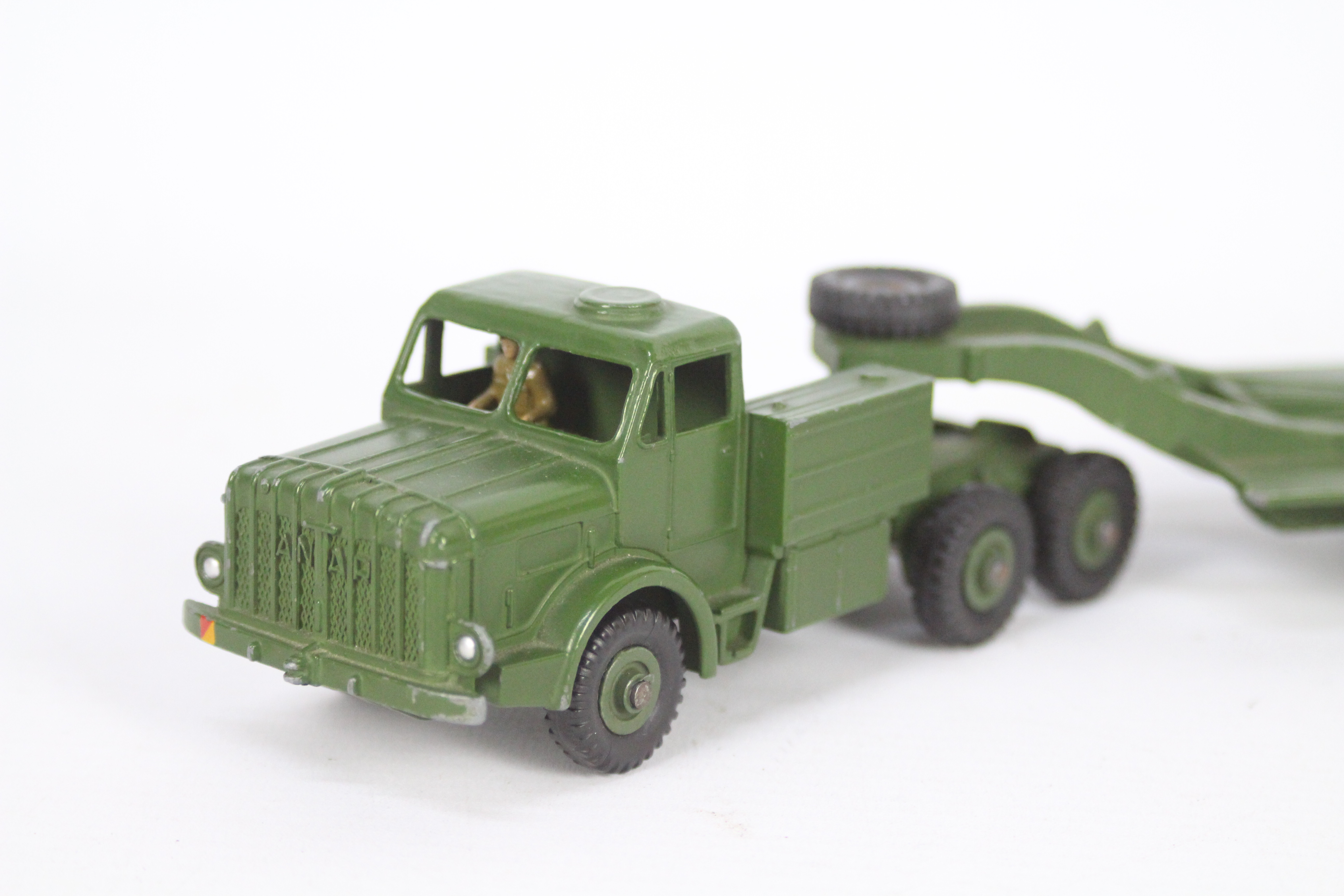 Dinky - A boxed Mighty Antar Tank Transporter # 660. - Image 3 of 6