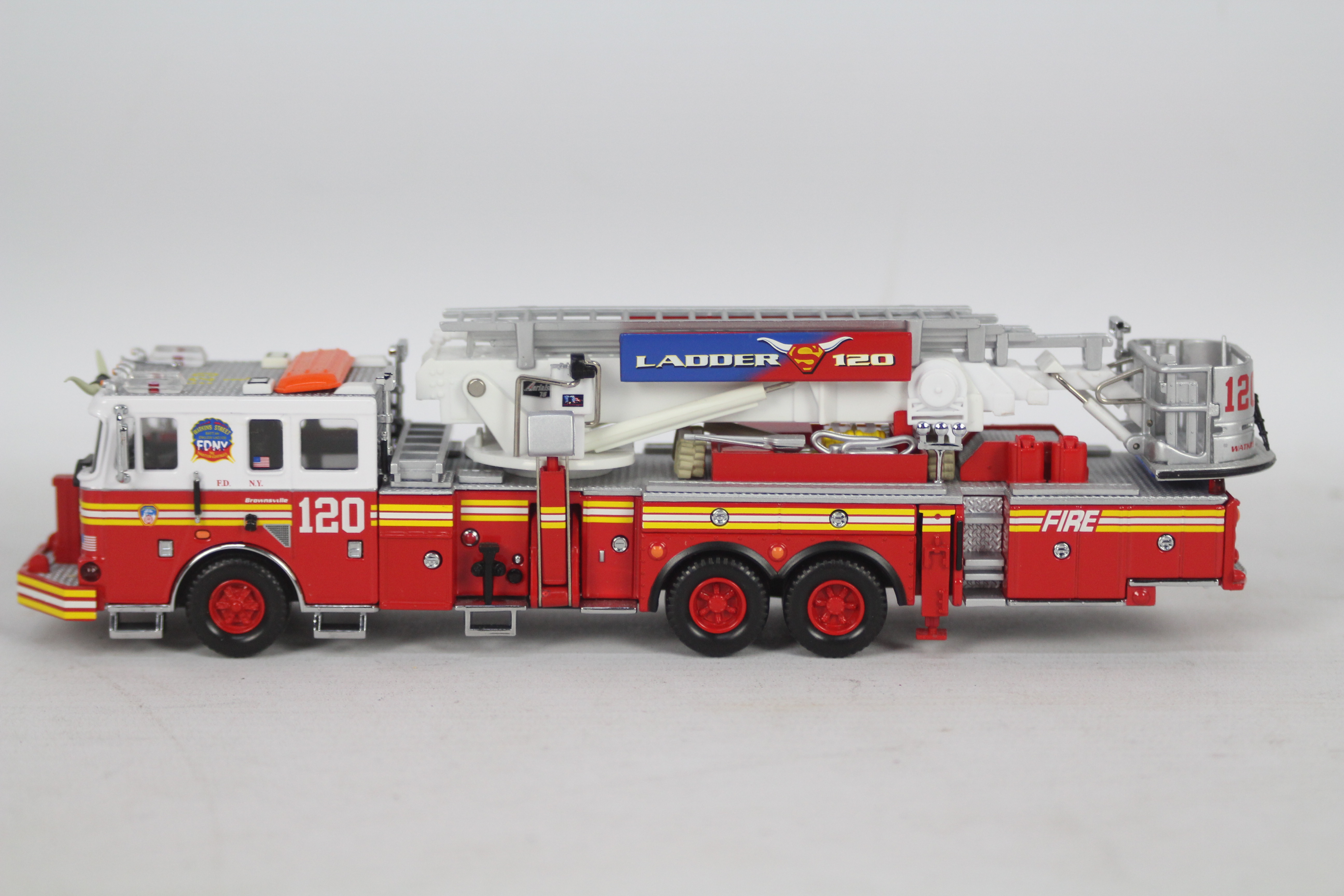 Code 3 Collectibles - An unboxed Seagrave Aerialscope Ladder 120 in FDNY livery in 1:64 scale # - Image 2 of 5