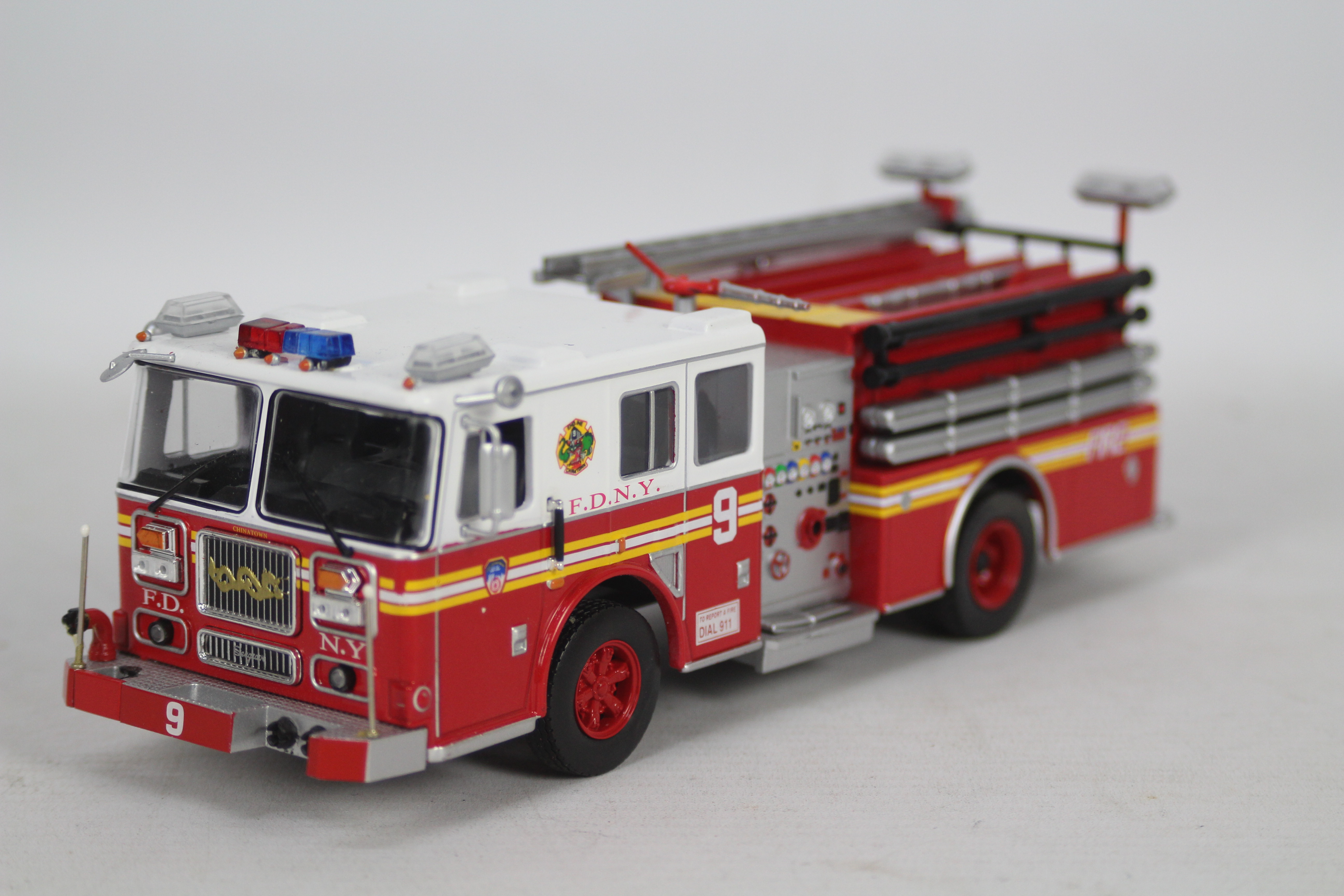 Anmer - Altaya - Winross - 3 x unboxed FDNY vehicles in 1:64 and 1:43 scales, - Image 4 of 5