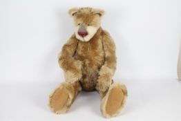 Janet Clarke - A large golden mohair jointed bear by Janet Clarke,