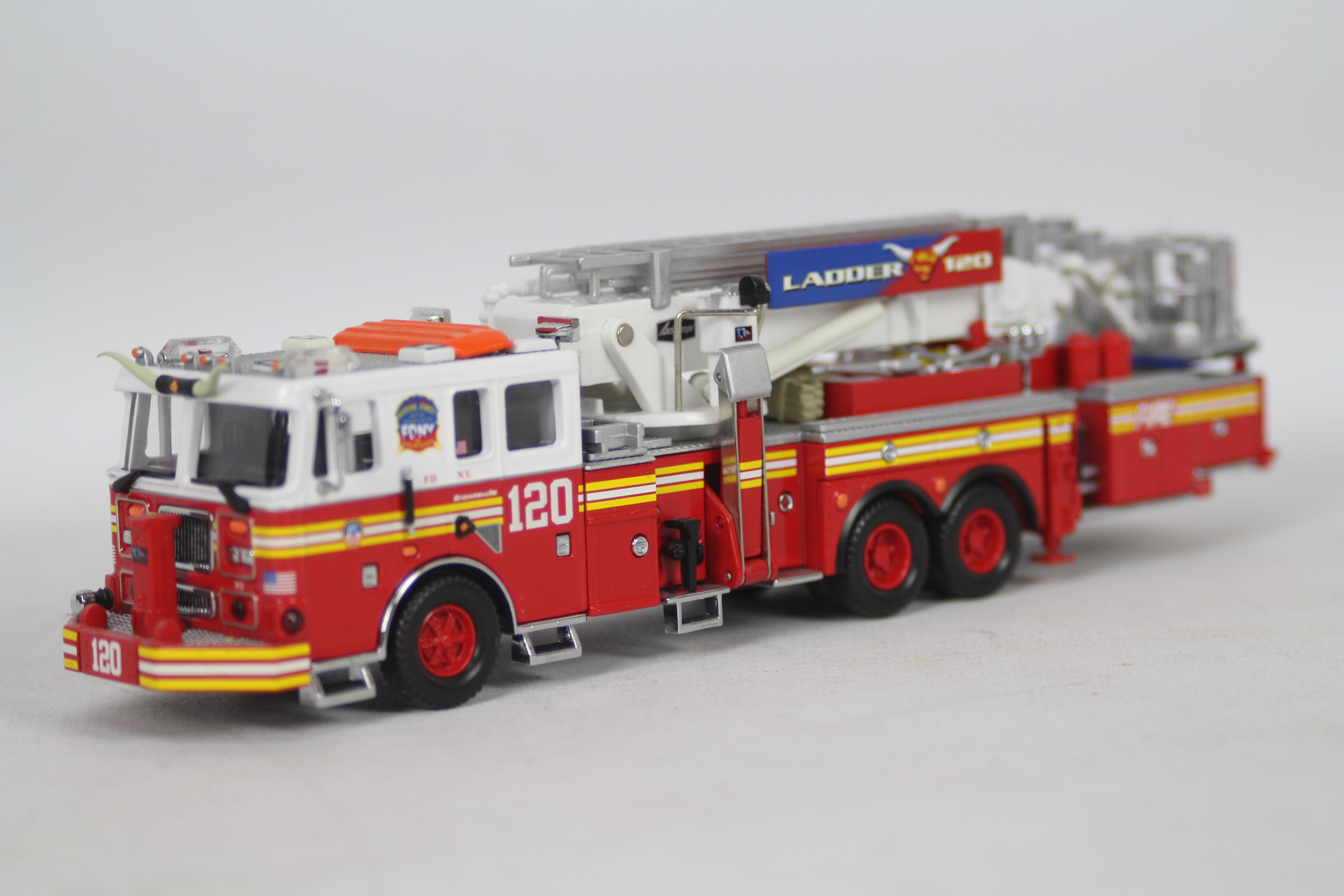 Code 3 Collectibles - An unboxed Seagrave Aerialscope Ladder 120 in FDNY livery in 1:64 scale #