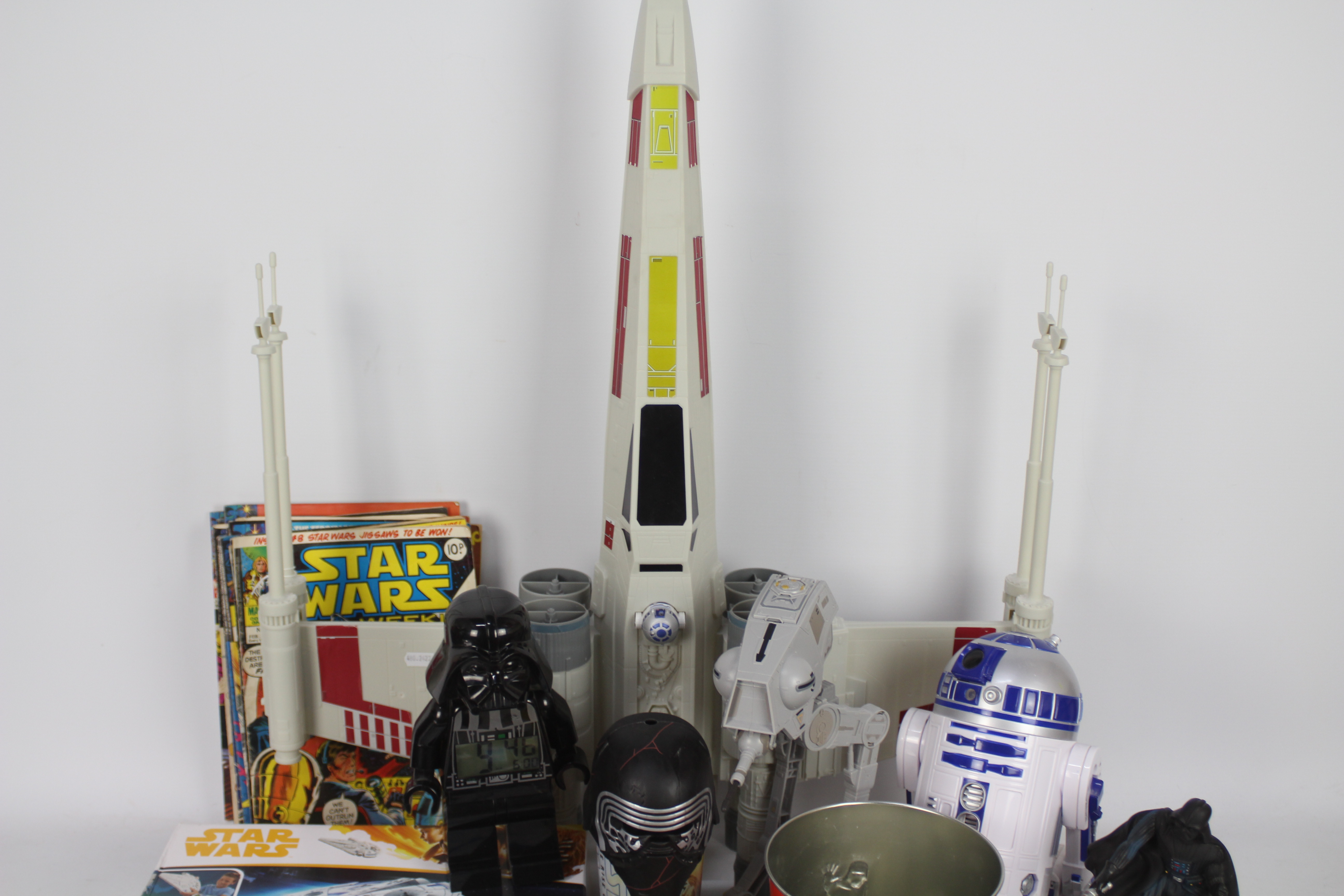 Star Wars, Hasbro, Others - A collection of Star Wars themed toys, comics, - Image 4 of 4