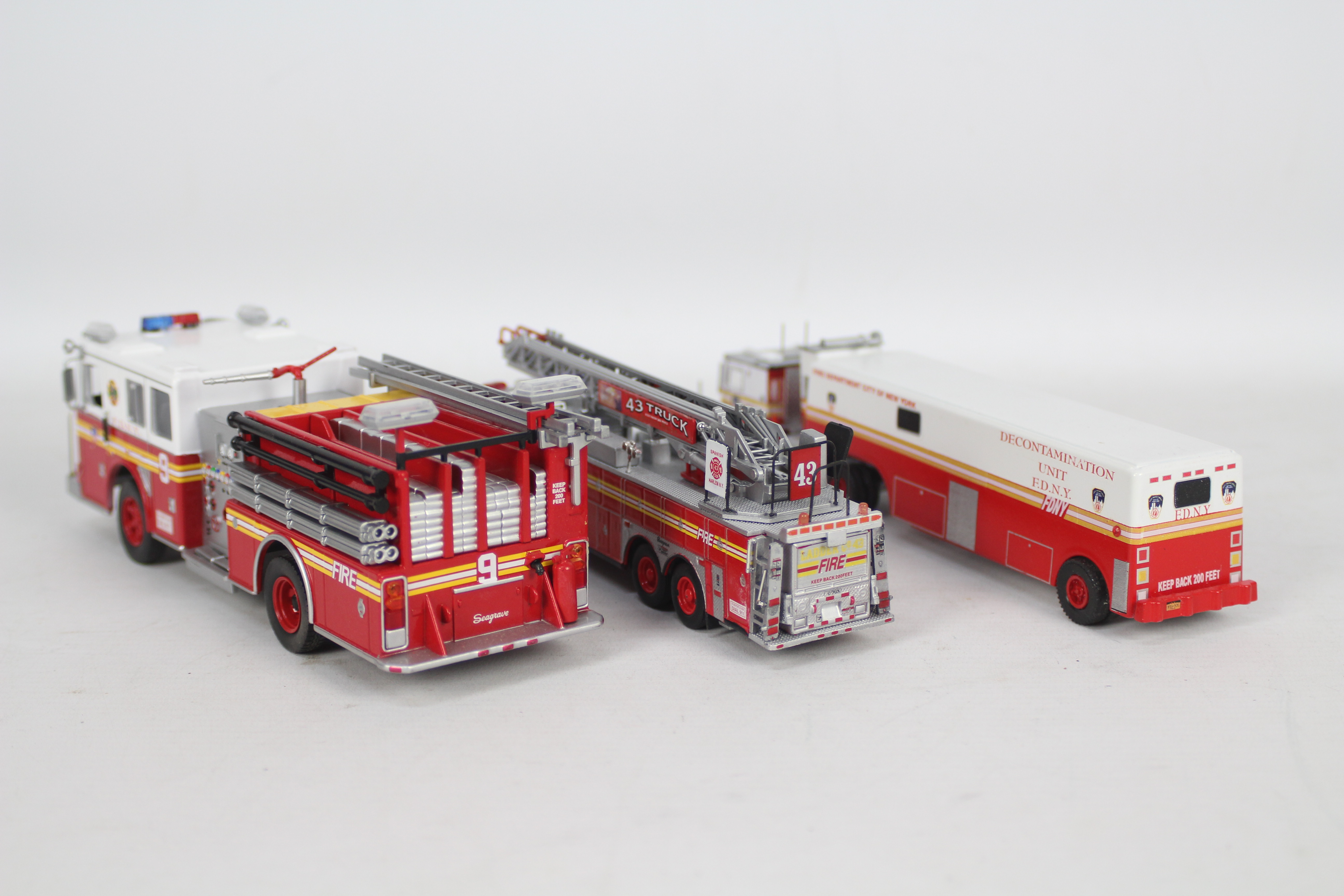 Anmer - Altaya - Winross - 3 x unboxed FDNY vehicles in 1:64 and 1:43 scales, - Image 5 of 5