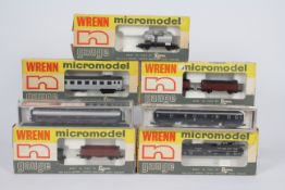 Wrenn - A boxed rake of seven English and Continental N gauge passenger and freight rolling stock