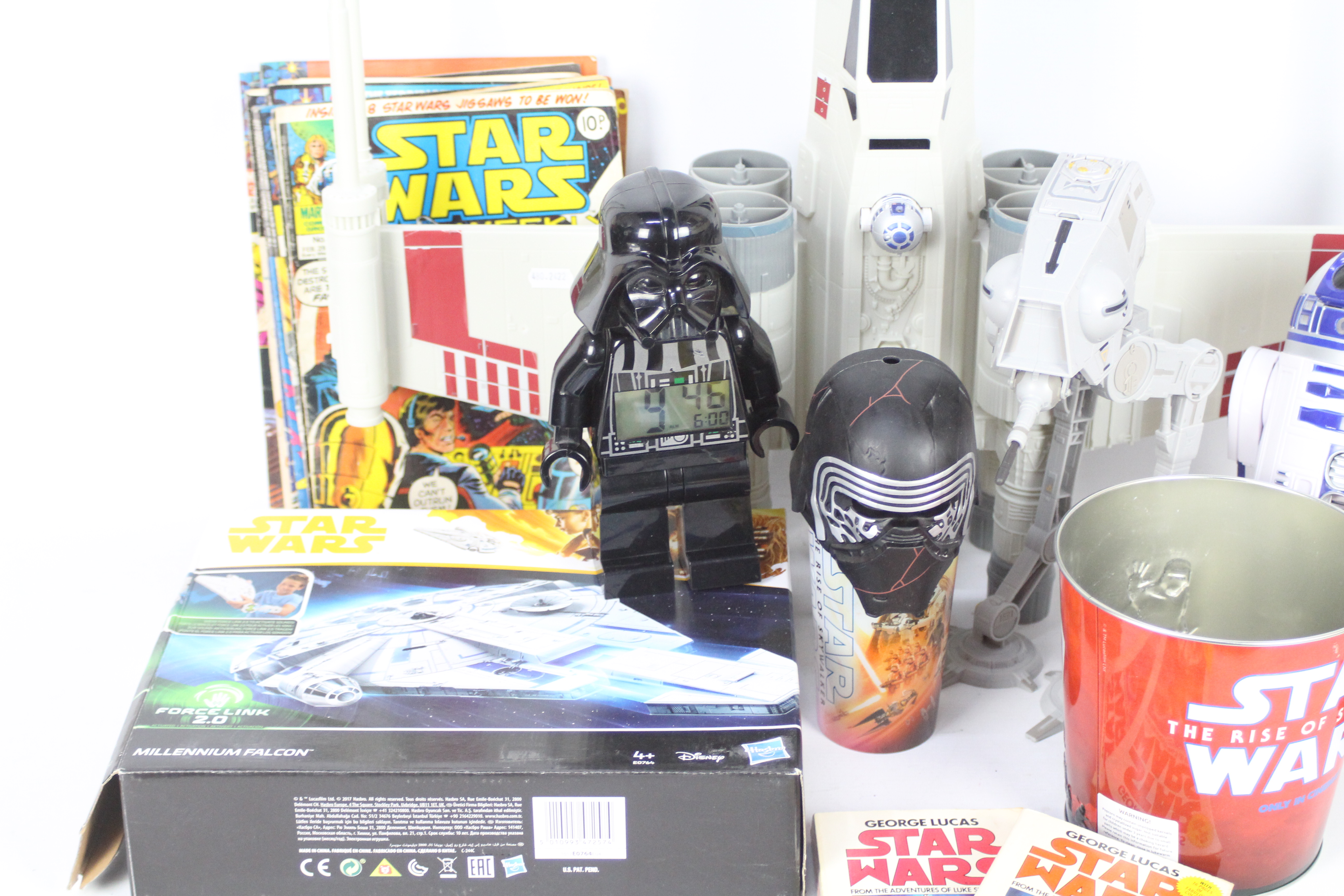 Star Wars, Hasbro, Others - A collection of Star Wars themed toys, comics, - Image 3 of 4