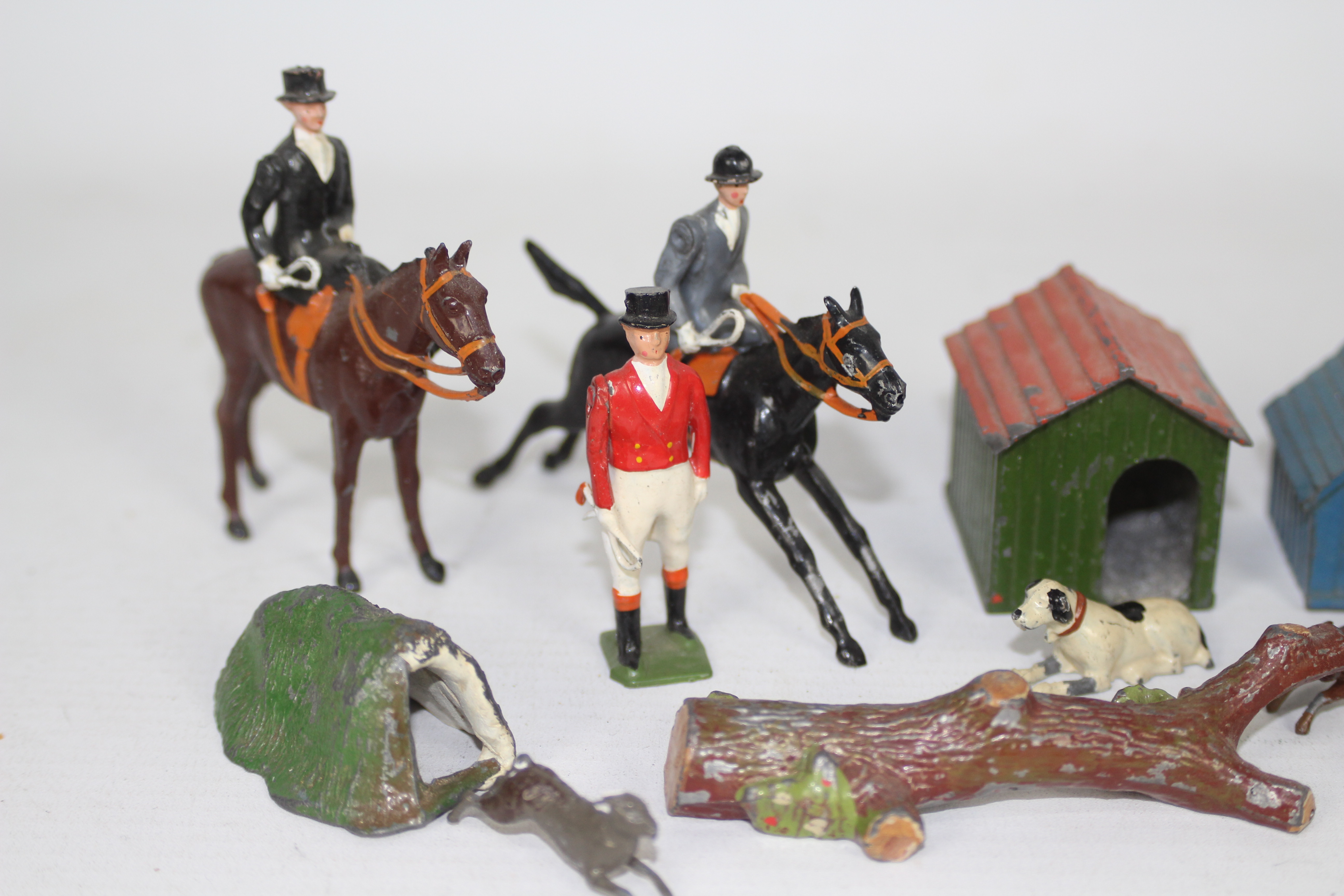 Britains - A collection of unboxed Britains Hunt figures. - Image 2 of 4