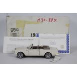 Franklin Mint - A boxed 1:24 scale 1992 Rolls Royce Corniche IV by Franklin Mint.