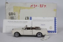 Franklin Mint - A boxed 1:24 scale 1992 Rolls Royce Corniche IV by Franklin Mint.