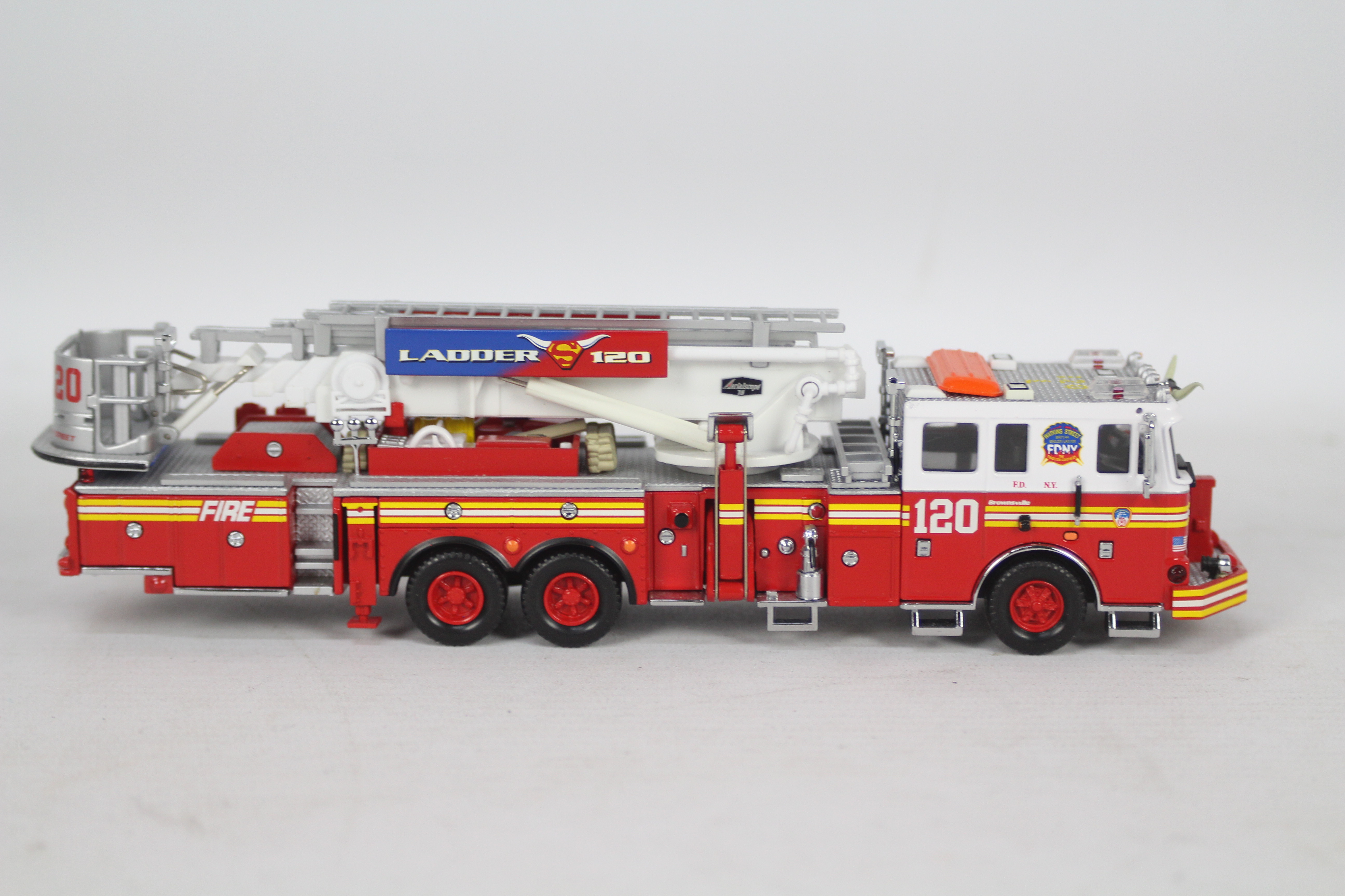 Code 3 Collectibles - An unboxed Seagrave Aerialscope Ladder 120 in FDNY livery in 1:64 scale # - Image 5 of 5