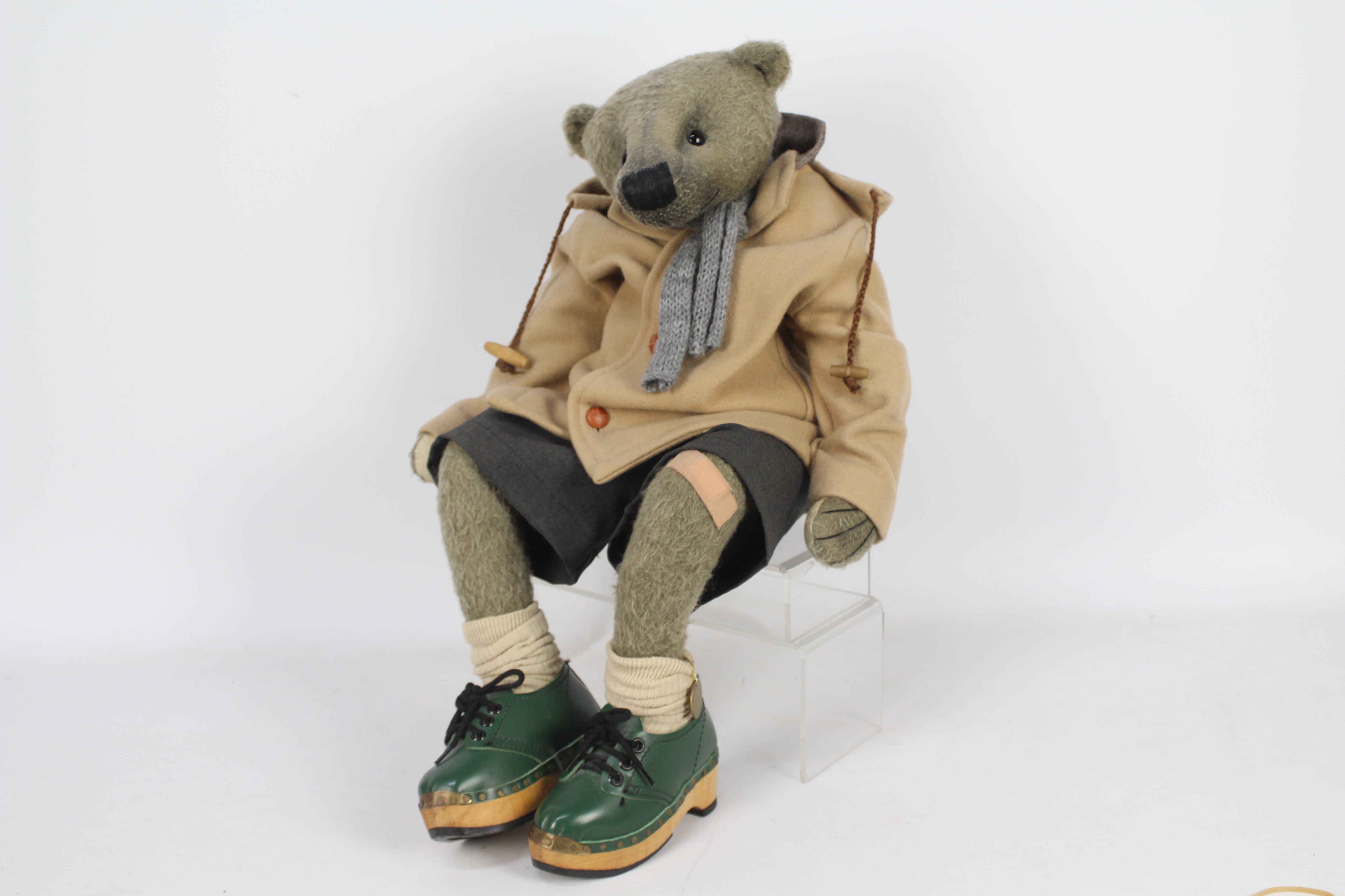 Parkside Bears - A large seated jointed bear called Walt made by Parkside Bears. - Image 4 of 5