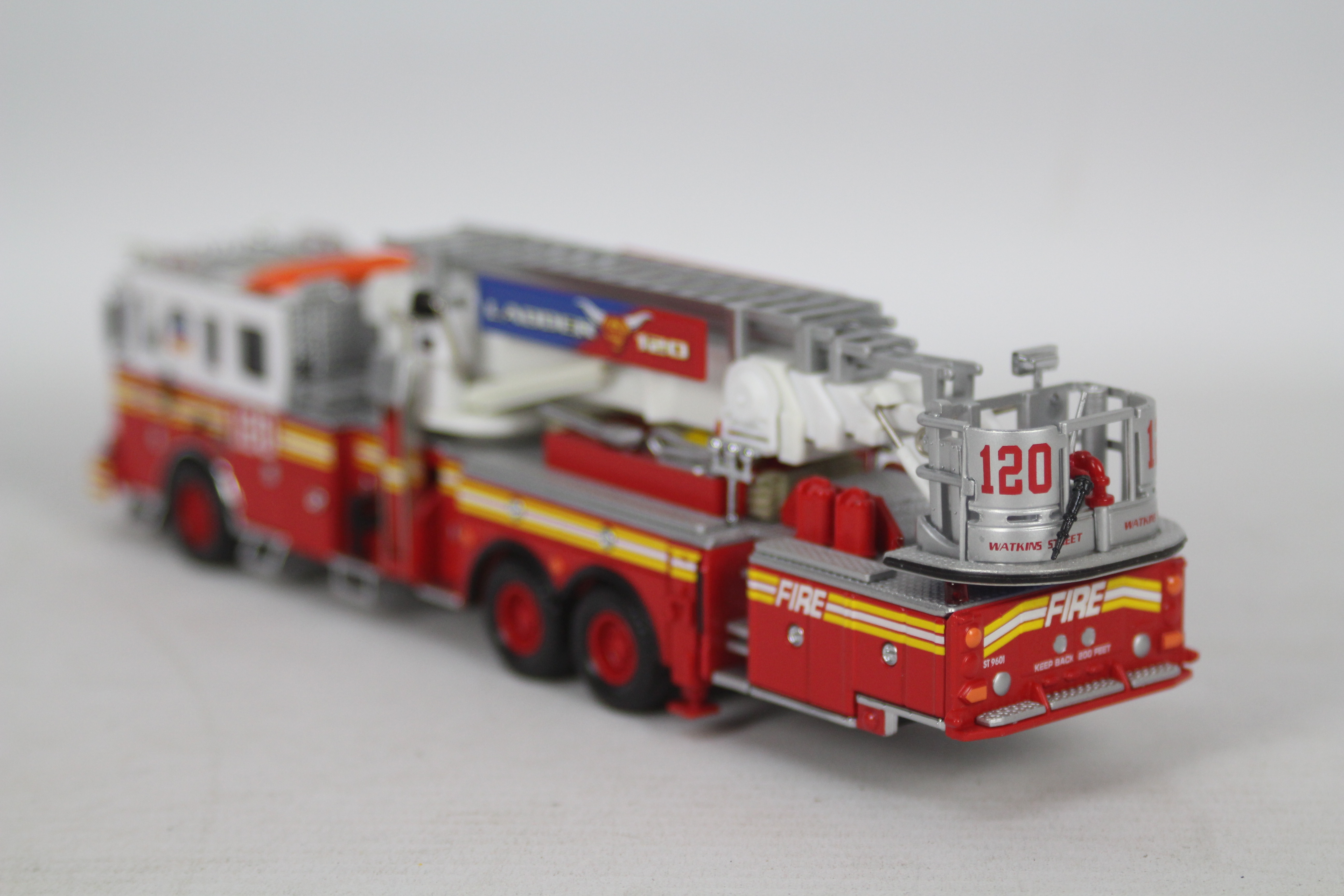 Code 3 Collectibles - An unboxed Seagrave Aerialscope Ladder 120 in FDNY livery in 1:64 scale # - Image 3 of 5