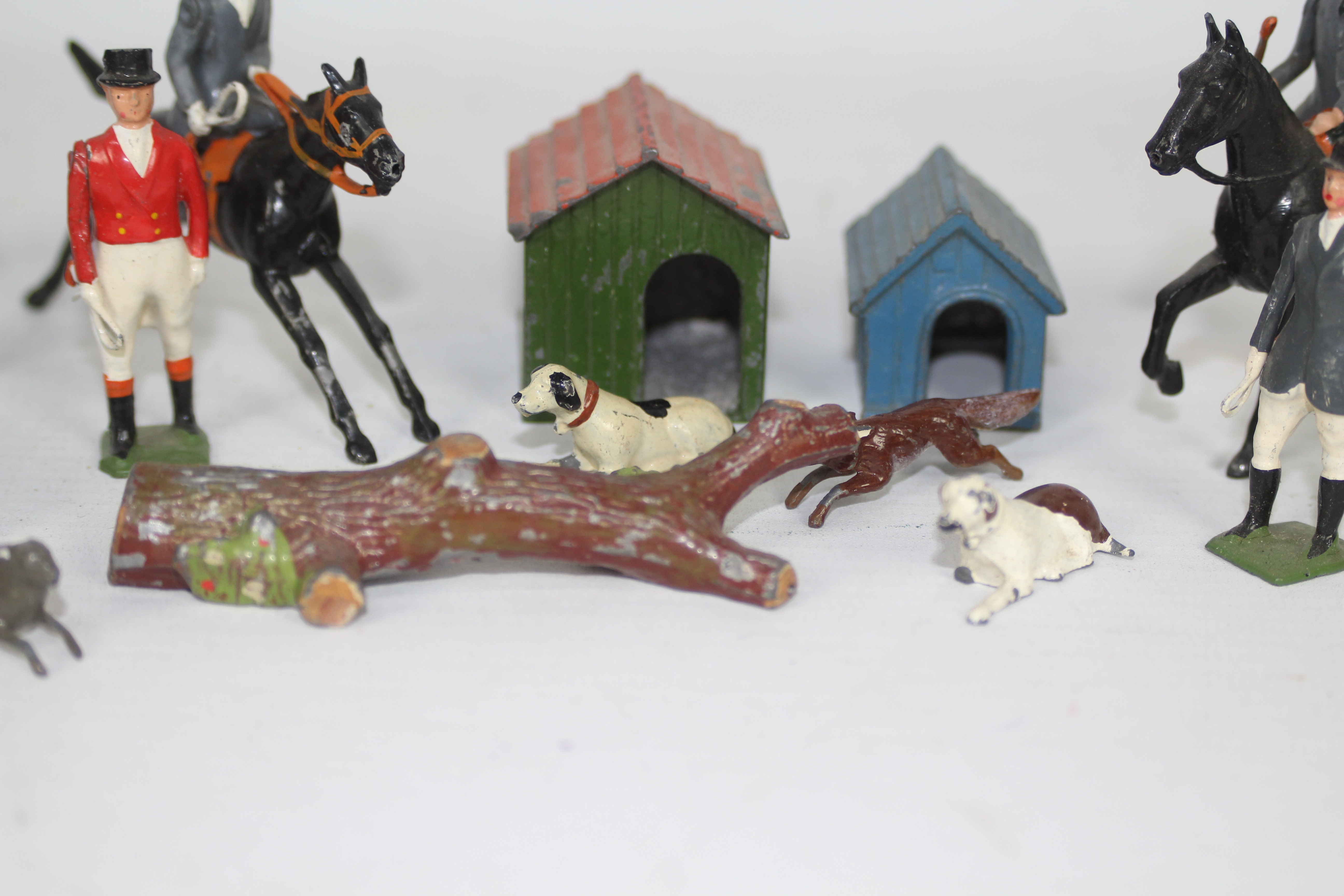 Britains - A collection of unboxed Britains Hunt figures. - Image 4 of 4