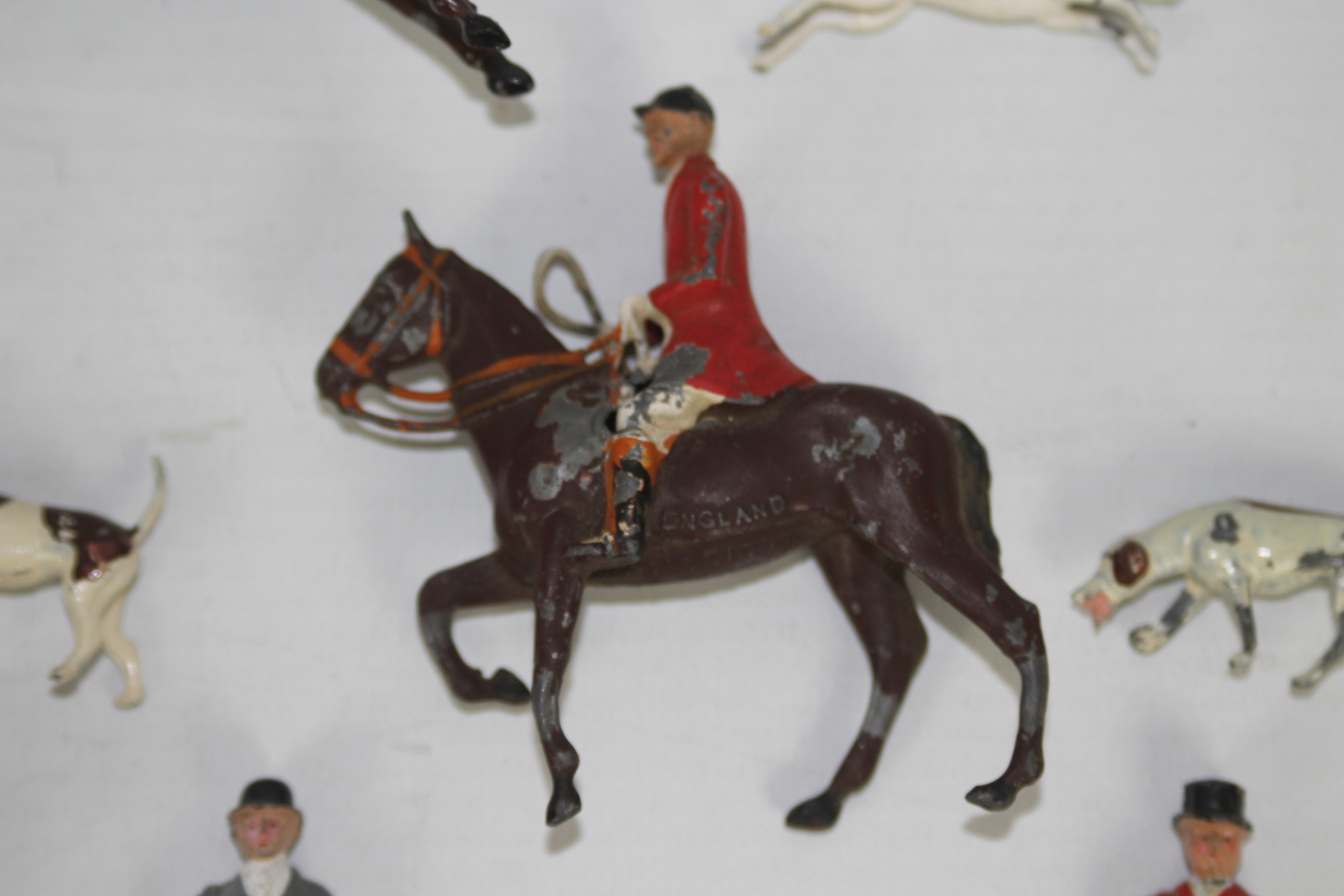 Britains - An unboxed Britains Hunt Series Set #236 'Hunt Display Set '. - Image 5 of 11