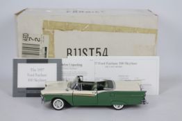 Franklin Mint - A boxed 1:24 scale 1957 Ford Fairlane 500 Skyliner by Franklin Mint.