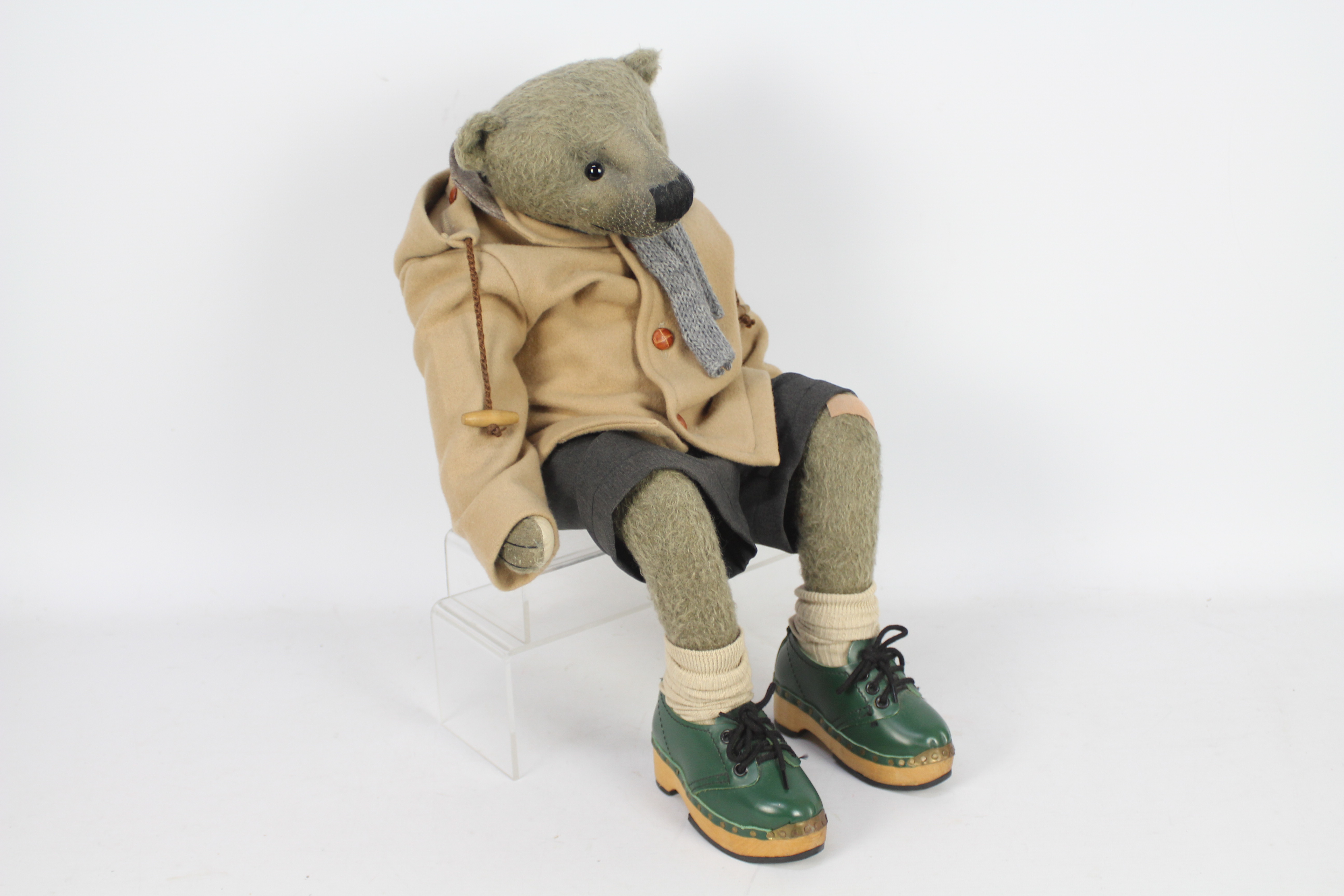Parkside Bears - A large seated jointed bear called Walt made by Parkside Bears. - Image 2 of 5
