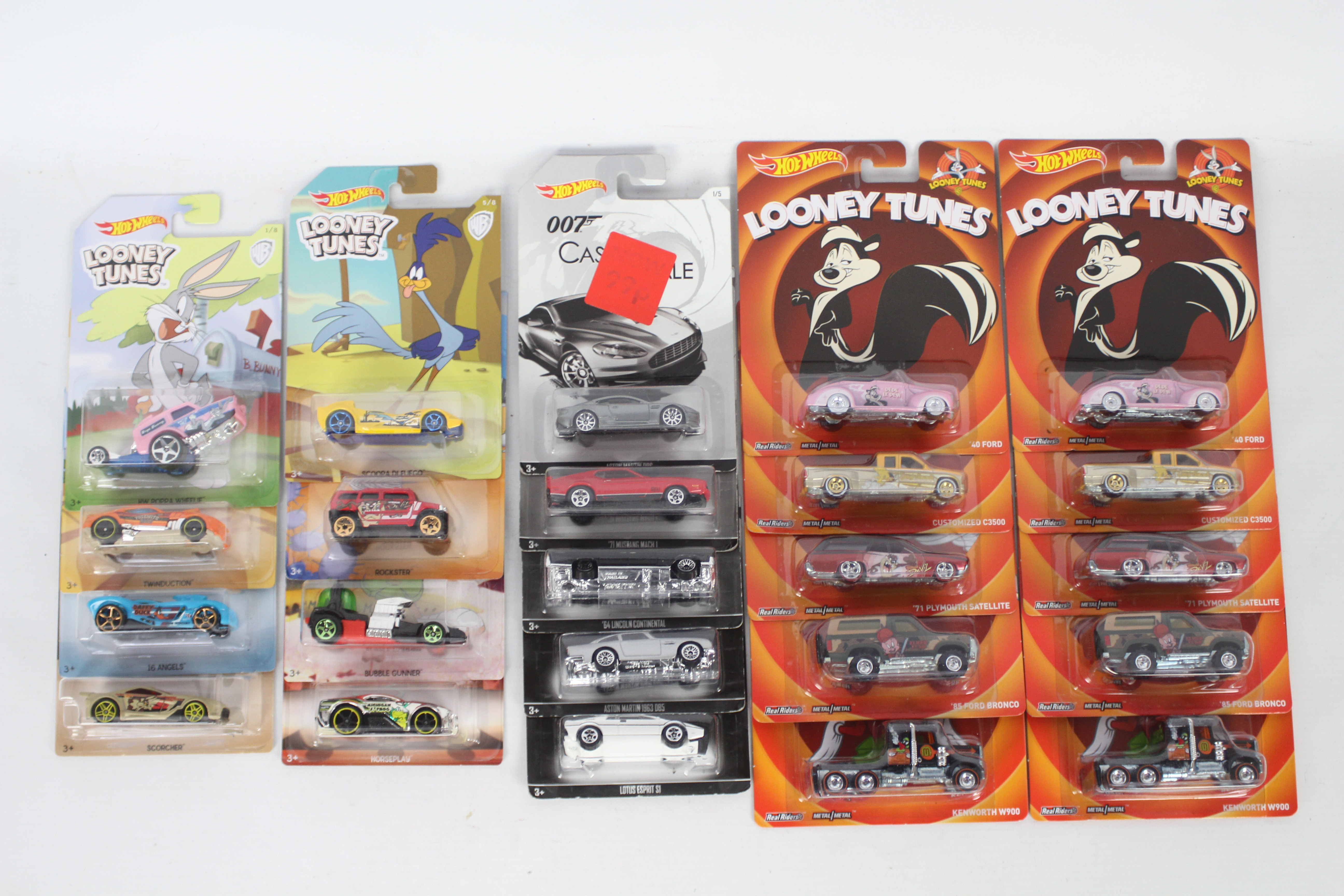 Hot Wheels - Looney Tunes - James Bond - 4 x complete sets of vehicles including James Bond - Image 2 of 3