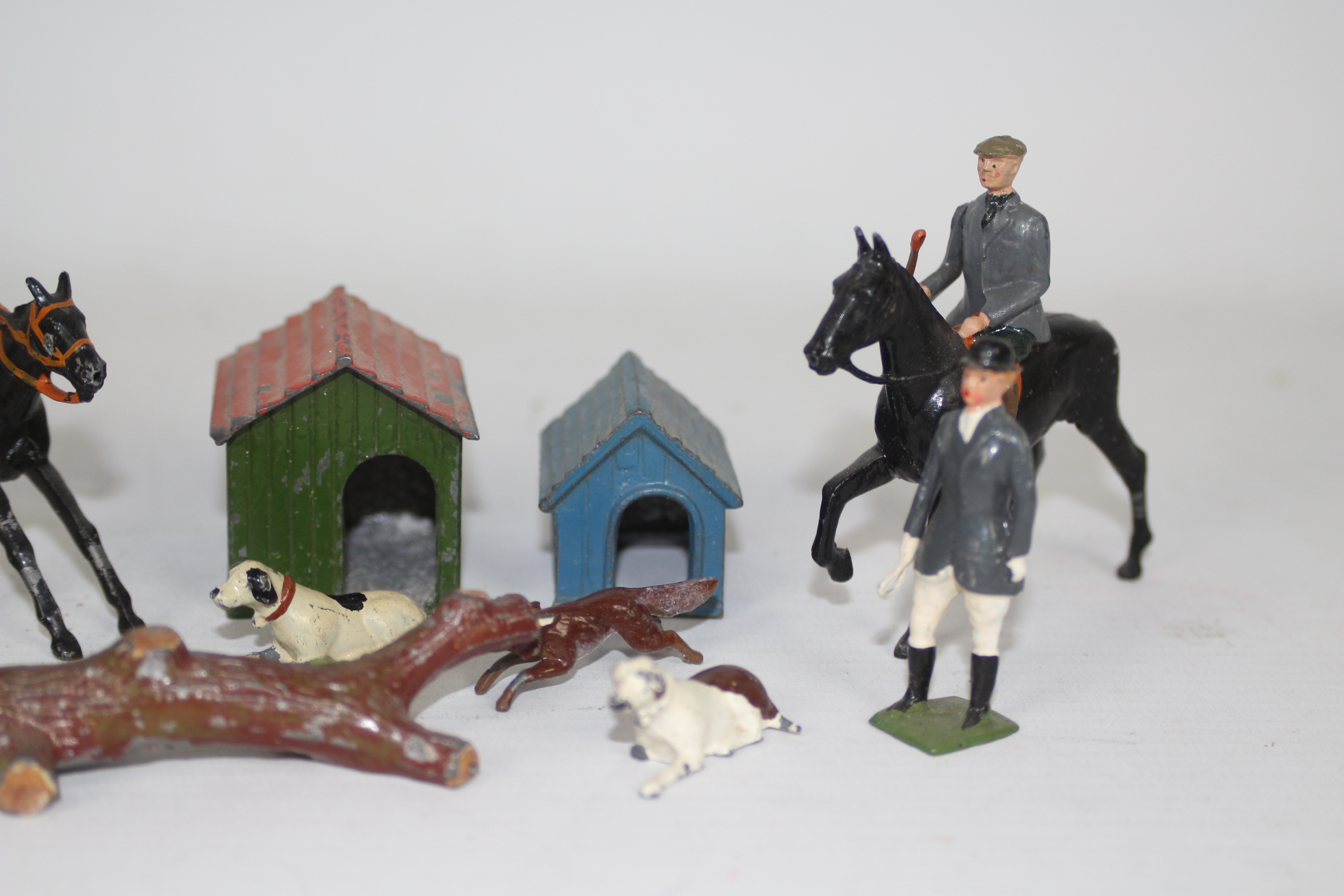 Britains - A collection of unboxed Britains Hunt figures. - Image 3 of 4