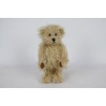 Countrylife Bears - A numbered limited edition hand made bear called Willi created by Robin Rive in