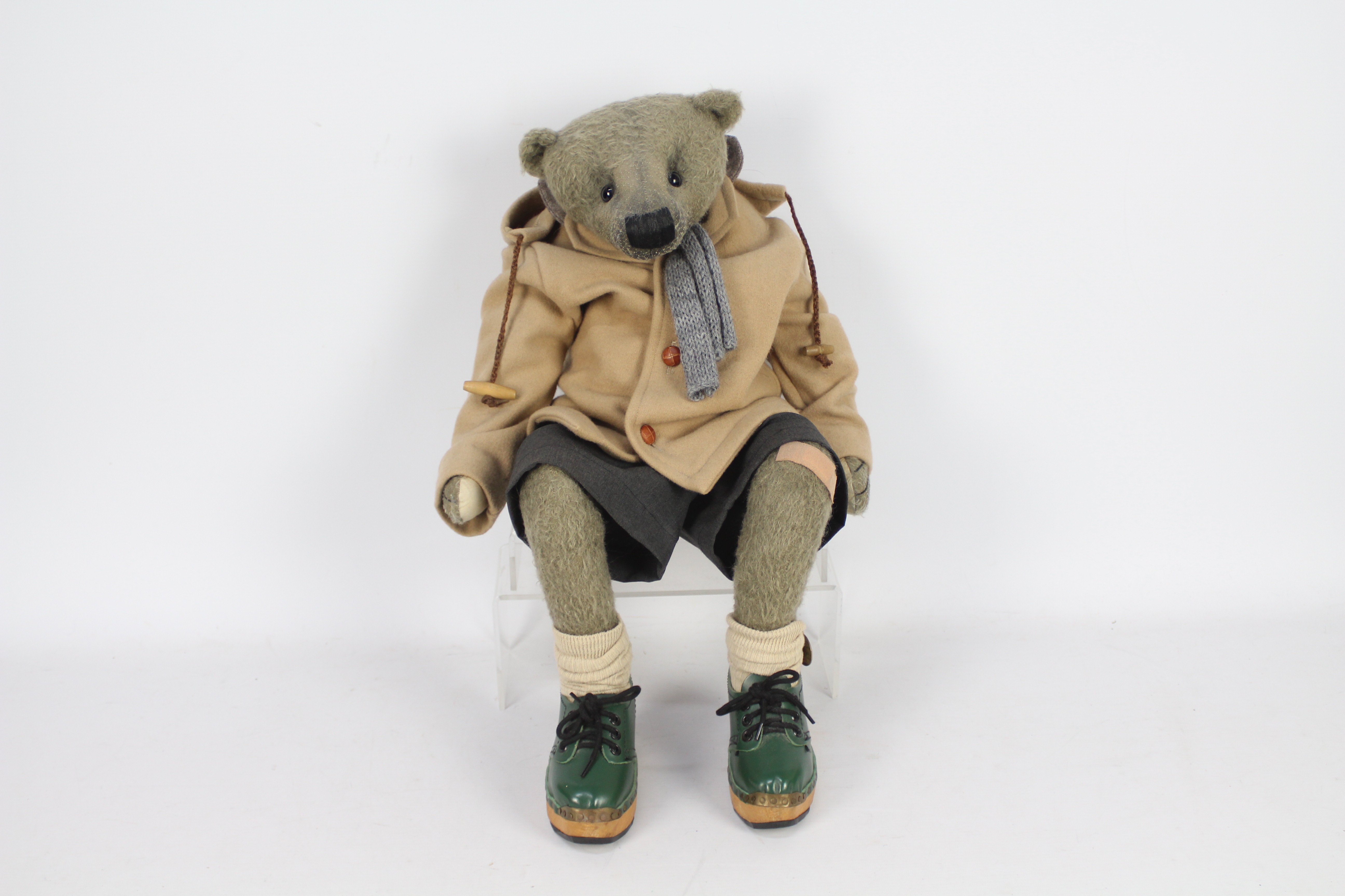 Parkside Bears - A large seated jointed bear called Walt made by Parkside Bears.