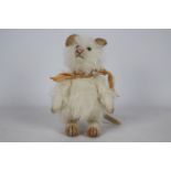 Unknown Maker - A white-coloured mouse with glass eyes.