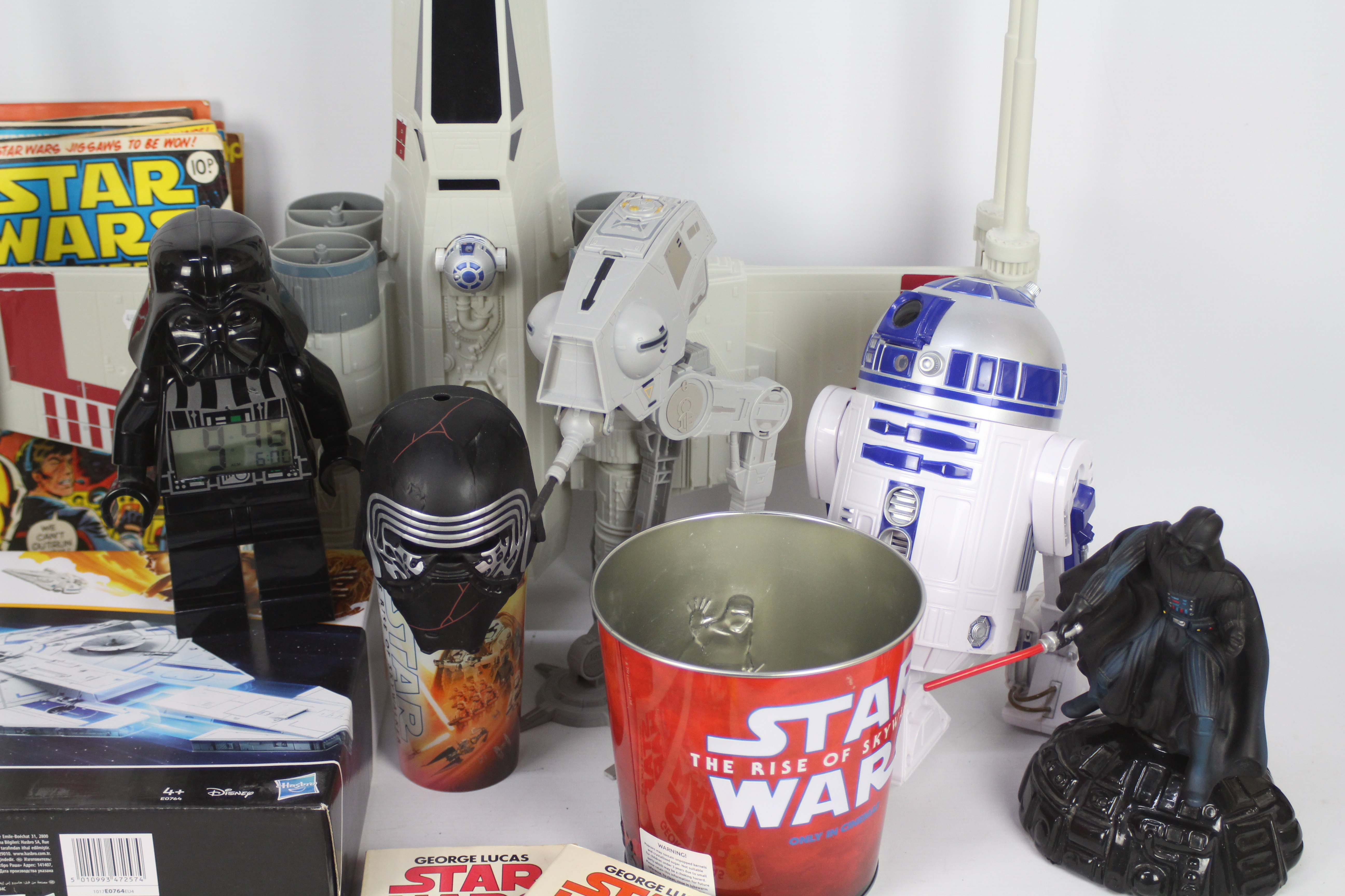 Star Wars, Hasbro, Others - A collection of Star Wars themed toys, comics, - Image 2 of 4