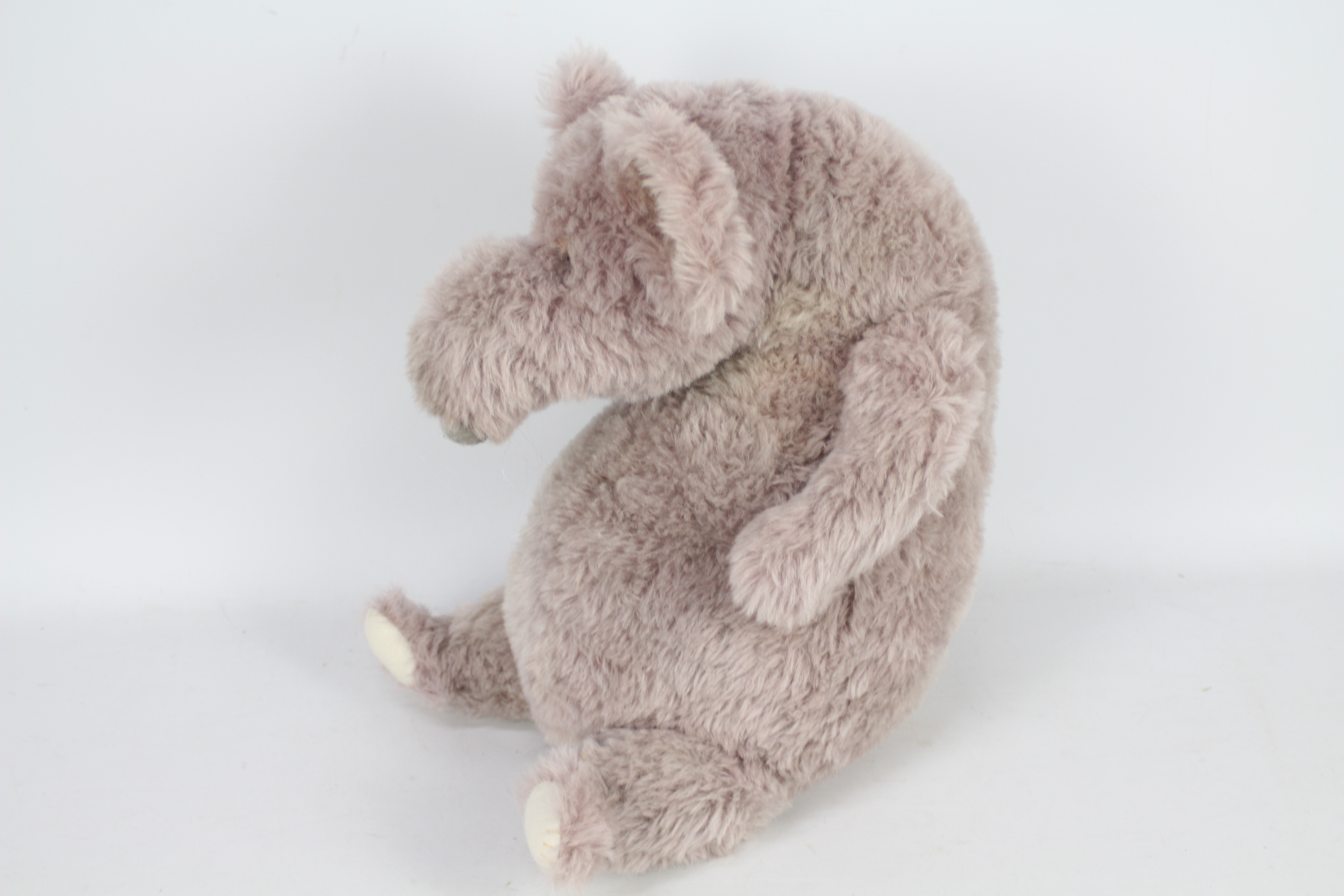 Unknown Maker - A large fully jointed rat soft toy in pale pink with glass eyes, felt pads and ears. - Image 4 of 4