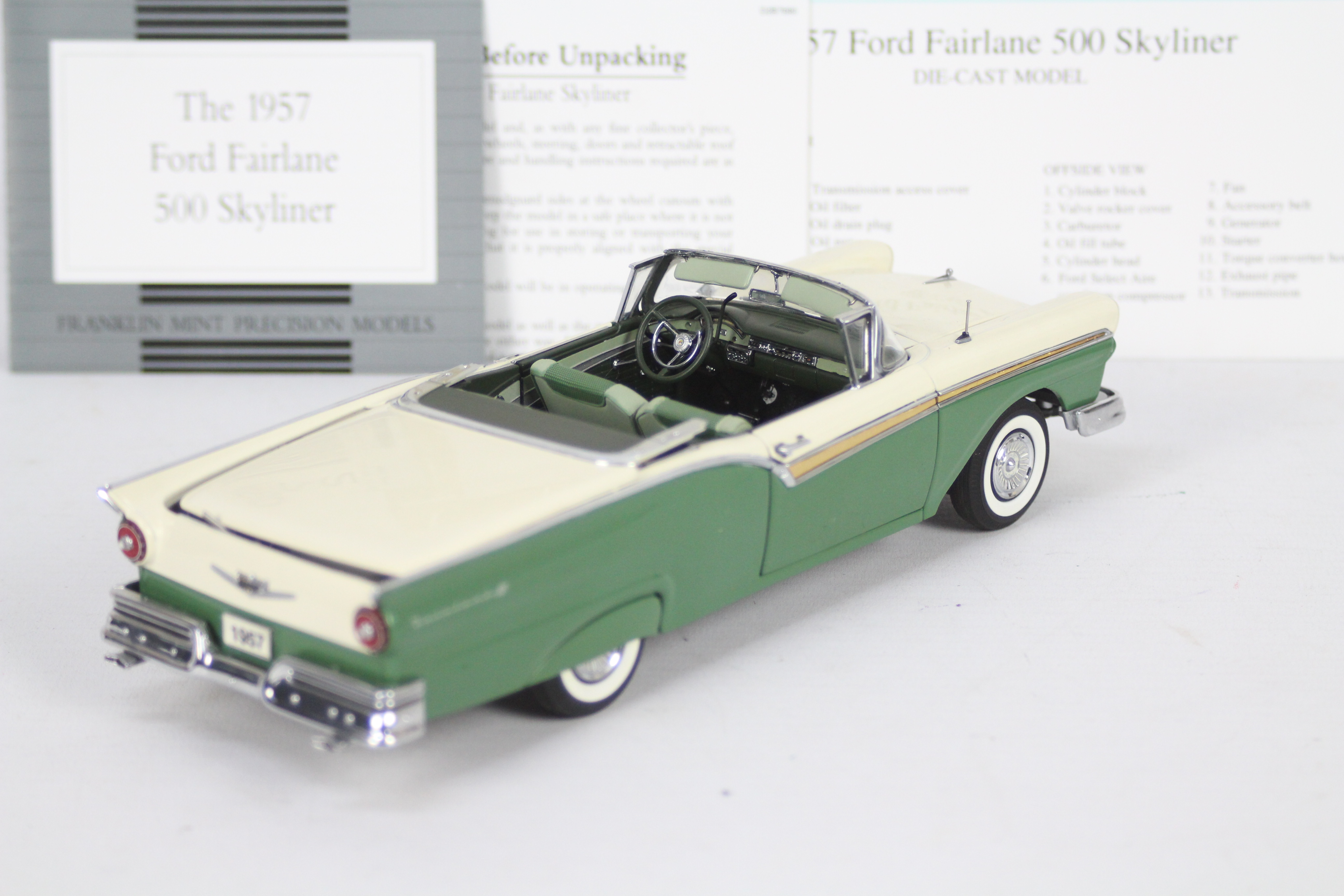 Franklin Mint - A boxed 1:24 scale 1957 Ford Fairlane 500 Skyliner by Franklin Mint. - Image 3 of 5
