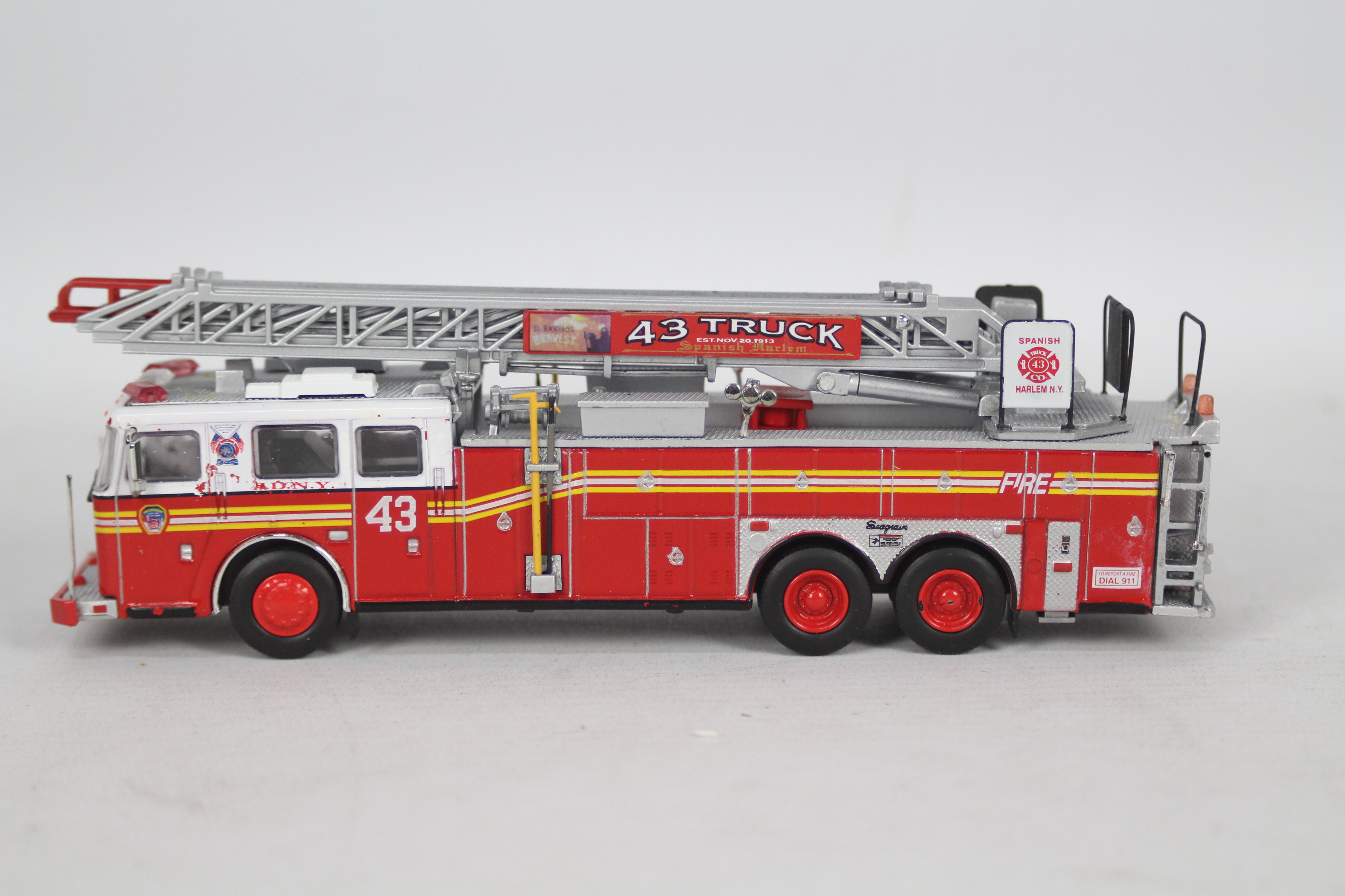 Anmer - Altaya - Winross - 3 x unboxed FDNY vehicles in 1:64 and 1:43 scales, - Image 3 of 5