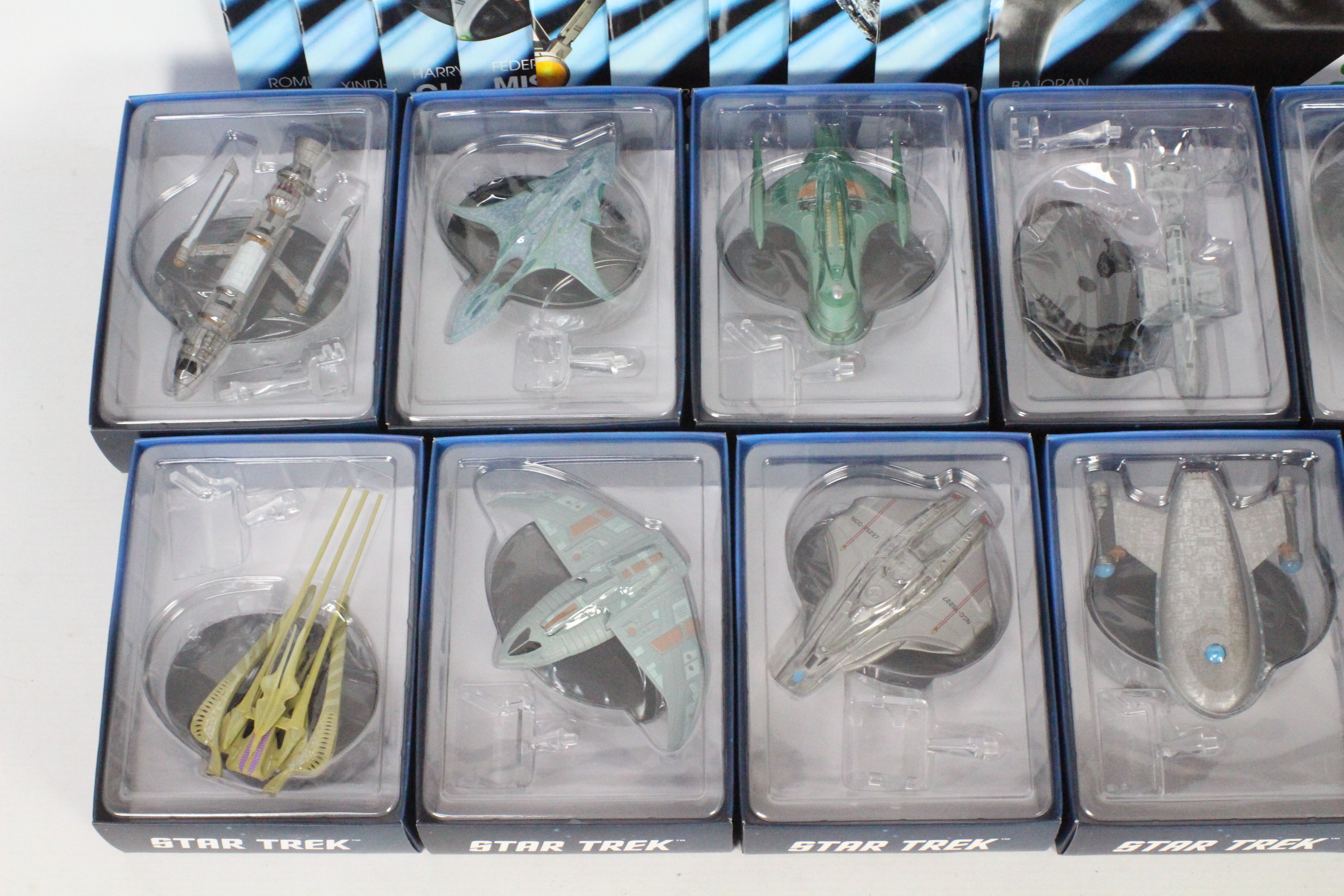 Eaglemoss - A federation of 10 diecast 'Star Trek' space ships and accompanying magazines from the - Image 2 of 4