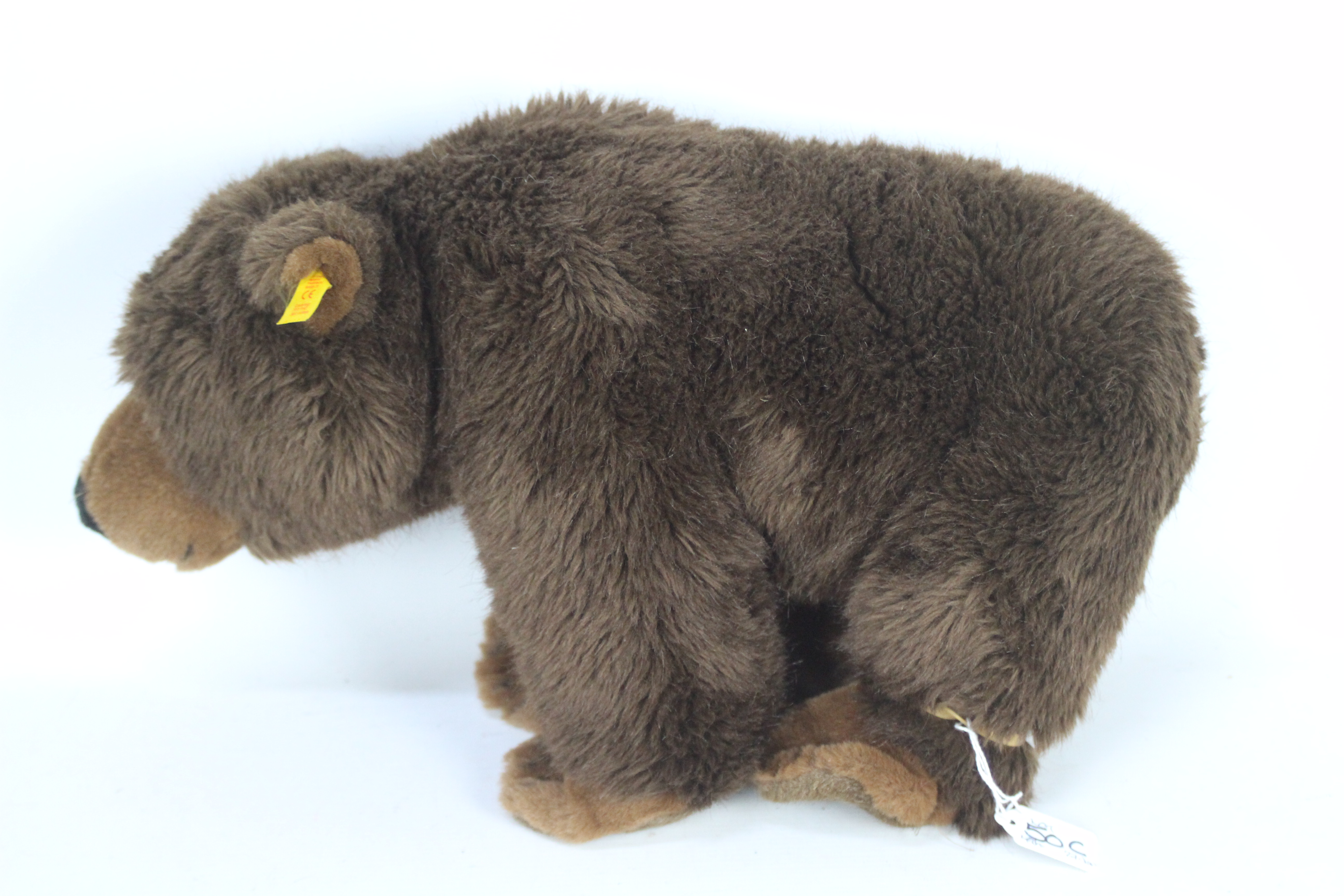 Steiff - A Steiff brown plush bear #069833.