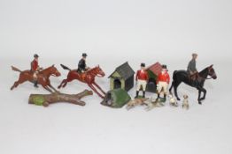 Britains - A collection of unboxed Britains Hunt figures.