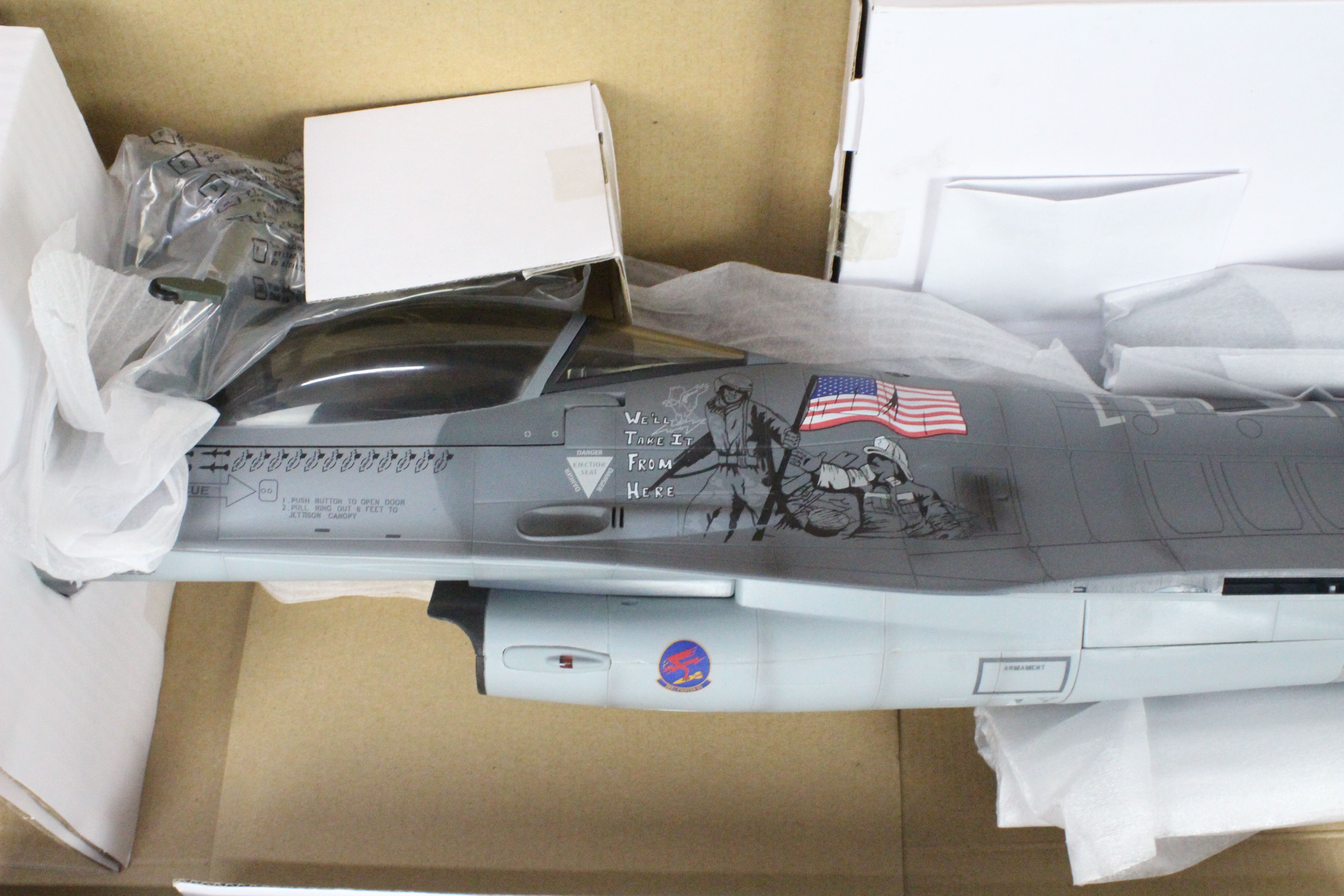 Elite Force - A boxed Limited Edition Elite Force #003770 1:18 scale USAF-16C Fighting Falcon - Image 3 of 6