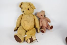 Pedigree -Two unboxed vintage teddy bears.