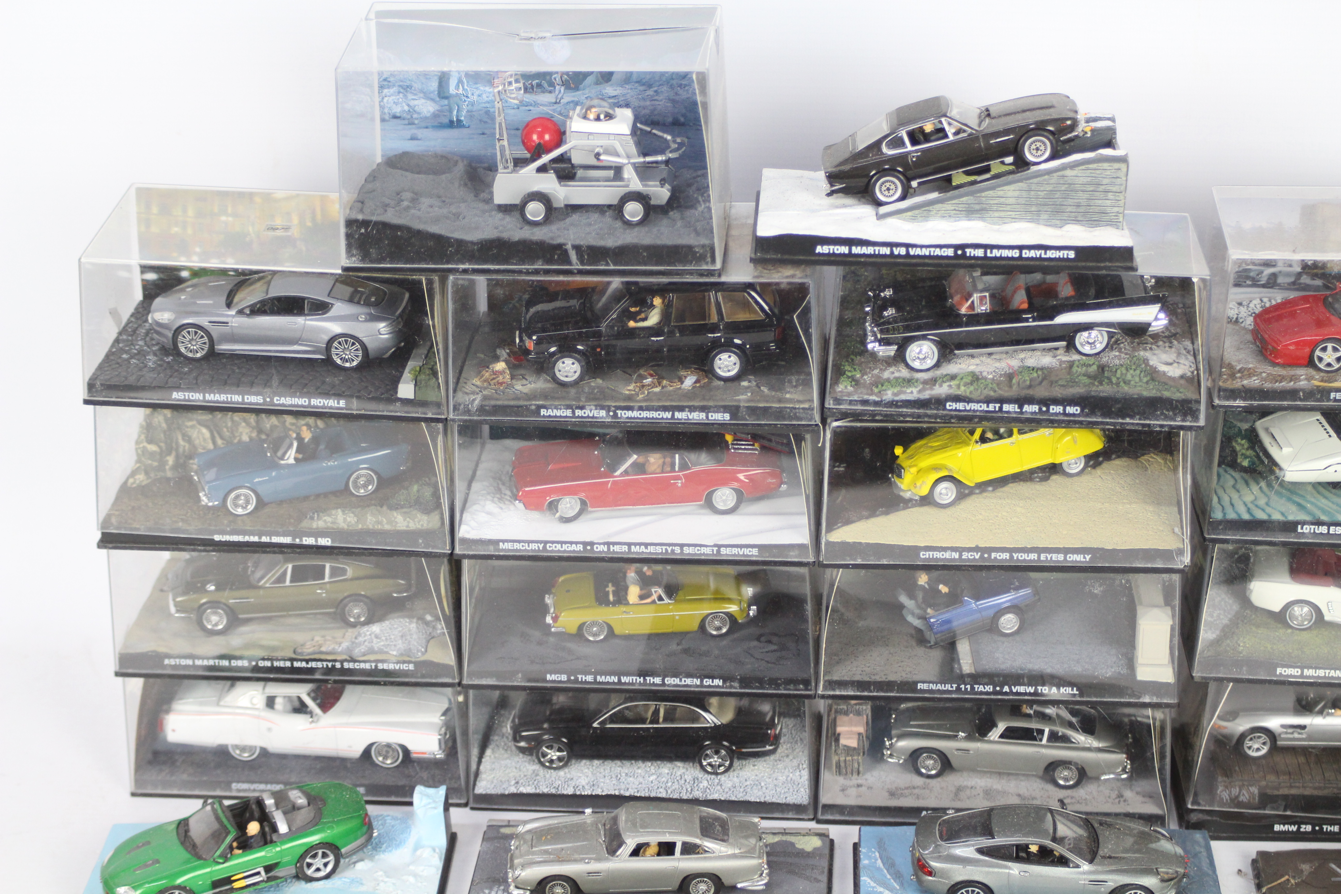 Universal Hobbies / GE Fabbri - 22 predominately boxed diecast model vehicles from 'The James Bond - Image 3 of 4