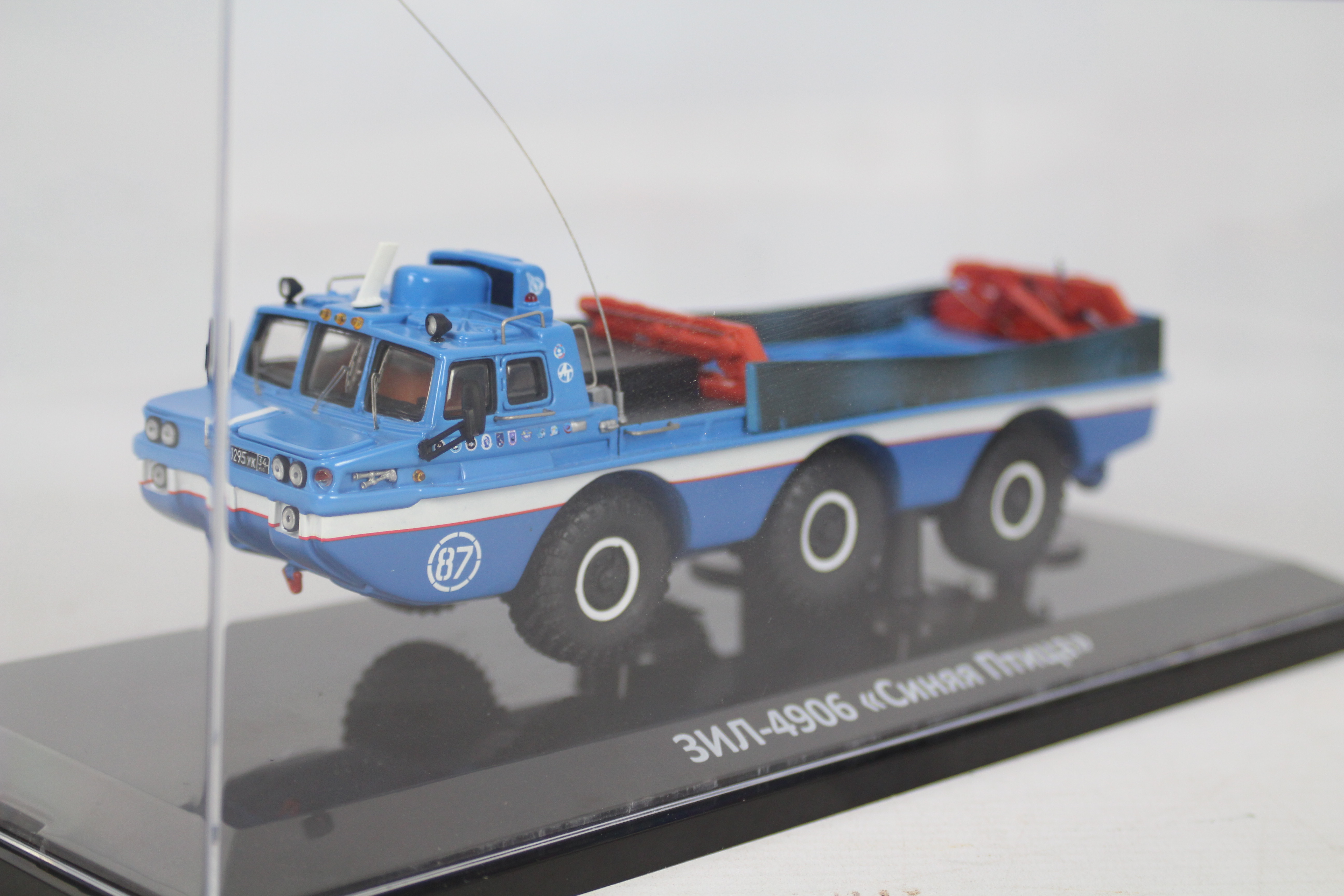 DiP Models - A boxed 1:43 scale DiP Models #249060 Zil 49061 Soyuz Astronaut Rescue Vehicle Blue - Image 3 of 5