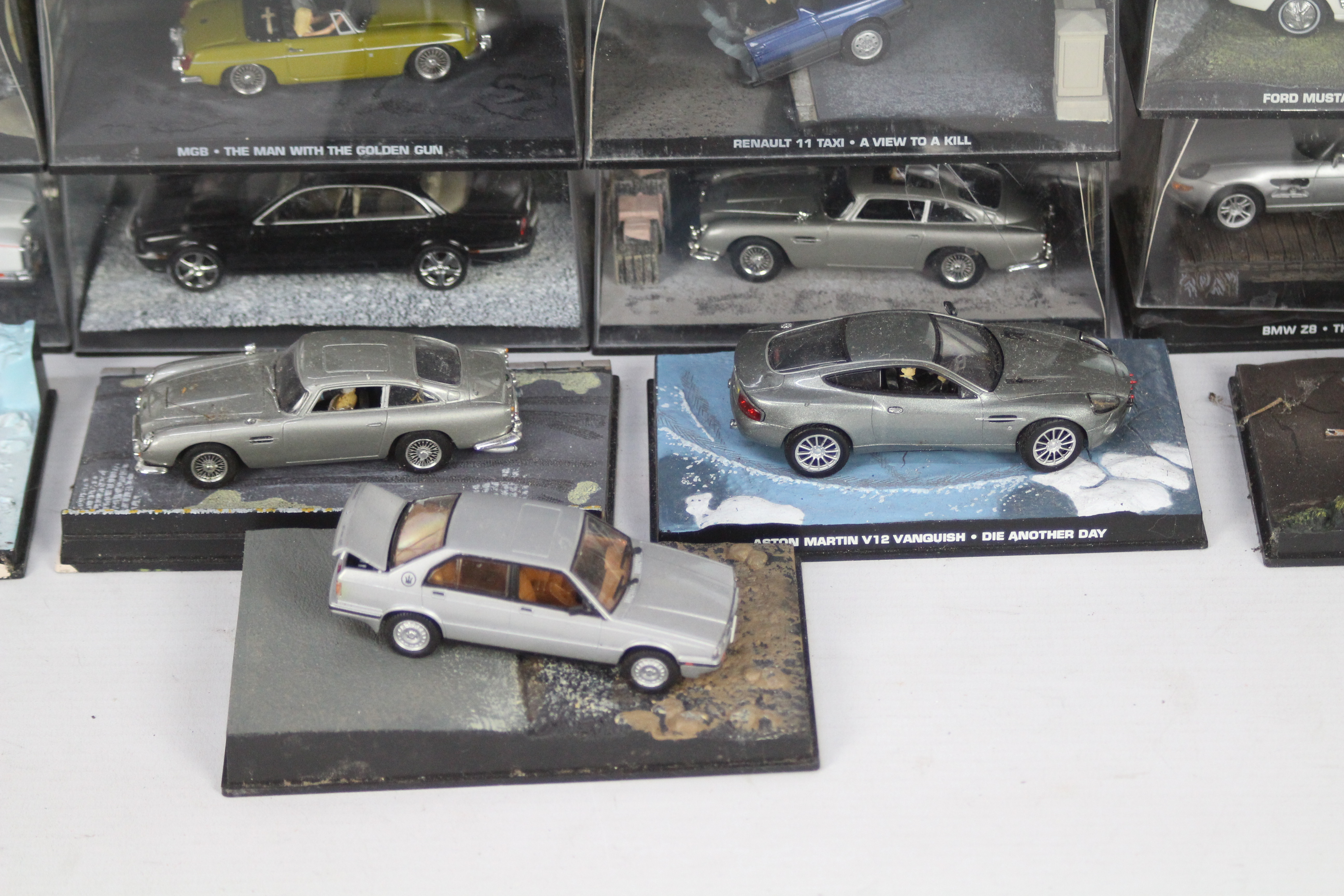 Universal Hobbies / GE Fabbri - 22 predominately boxed diecast model vehicles from 'The James Bond - Image 4 of 4