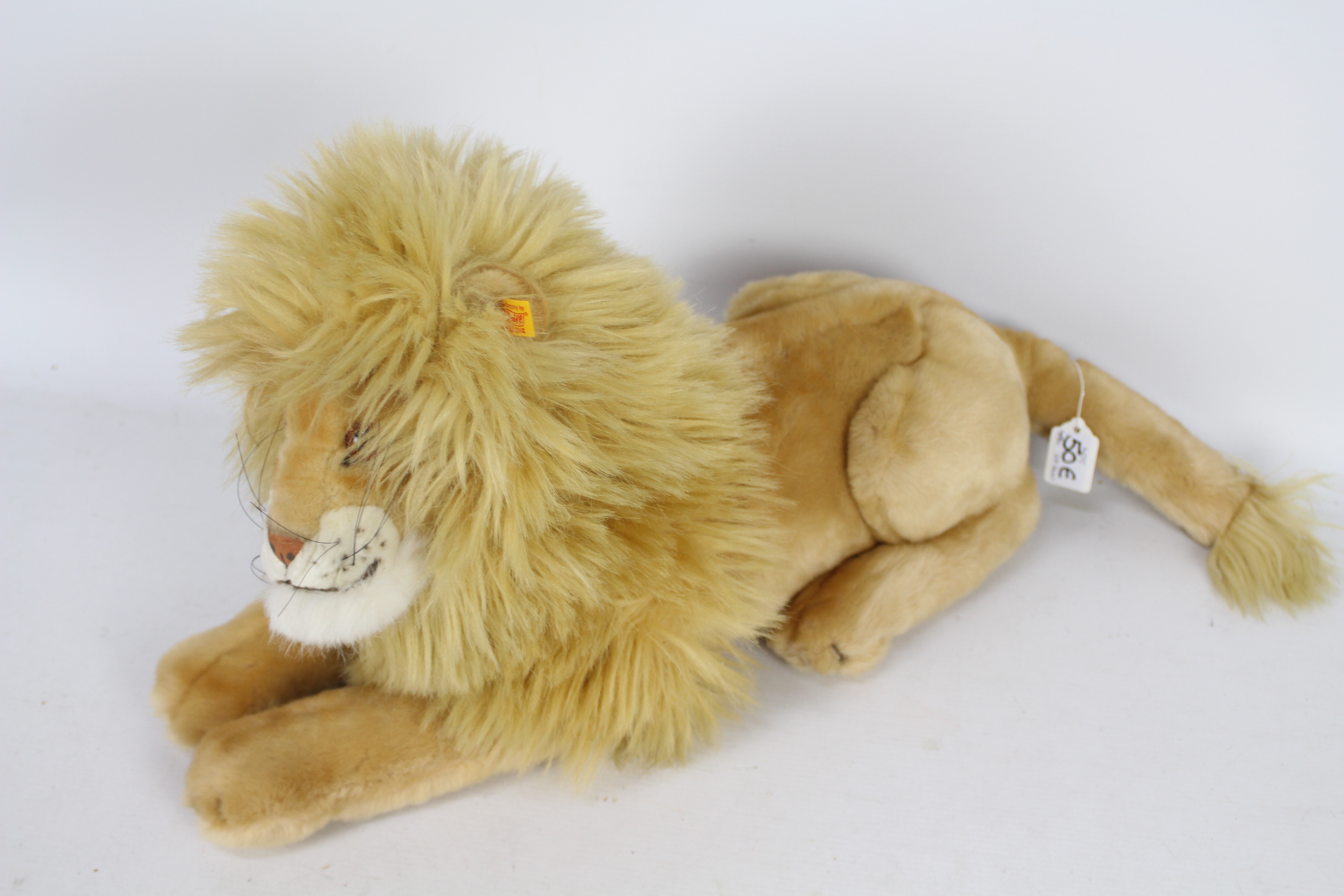 Steiff - A Steiff 'Leo the Lion' #064137. - Image 3 of 5