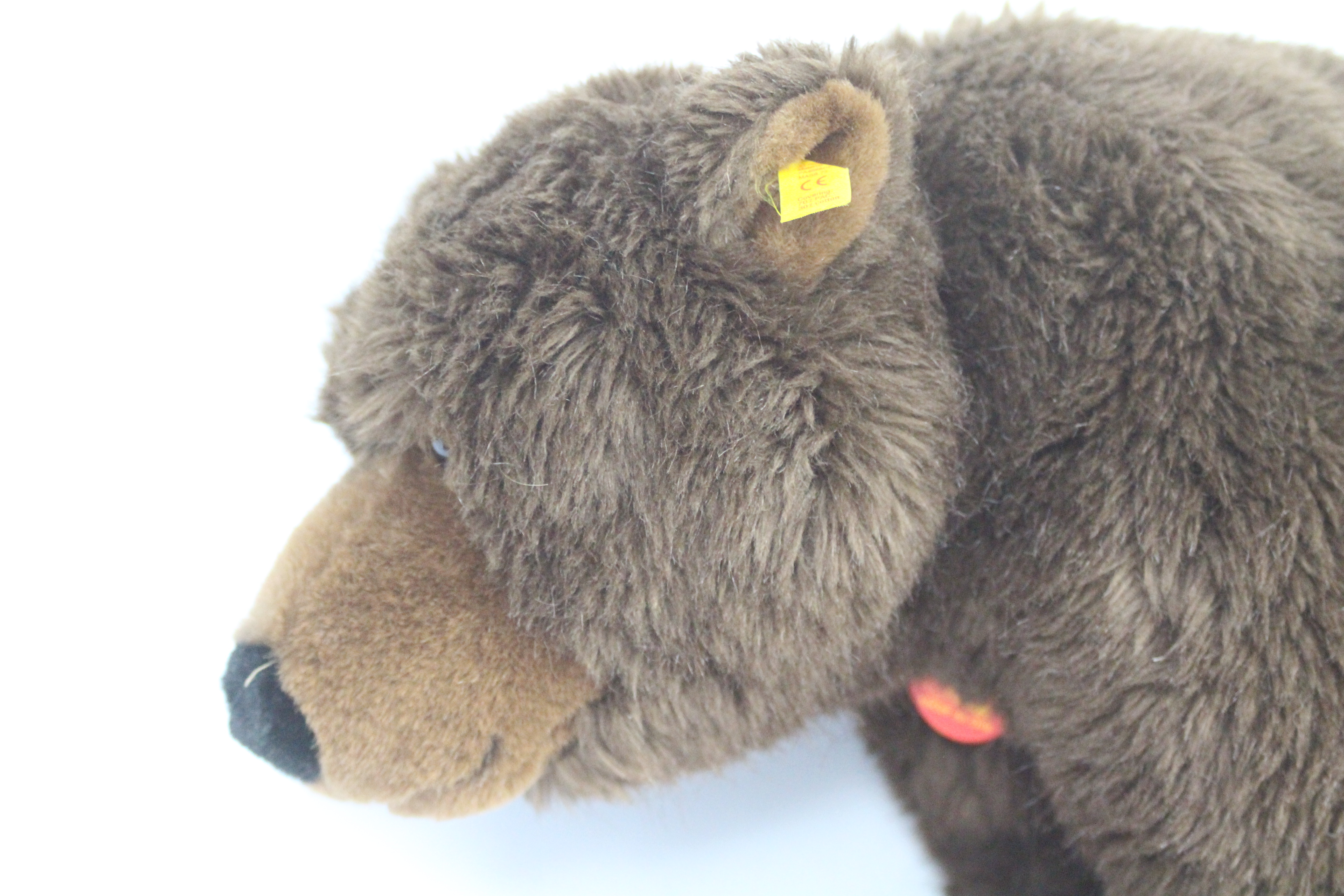 Steiff - A Steiff brown plush bear #069833. - Image 2 of 5