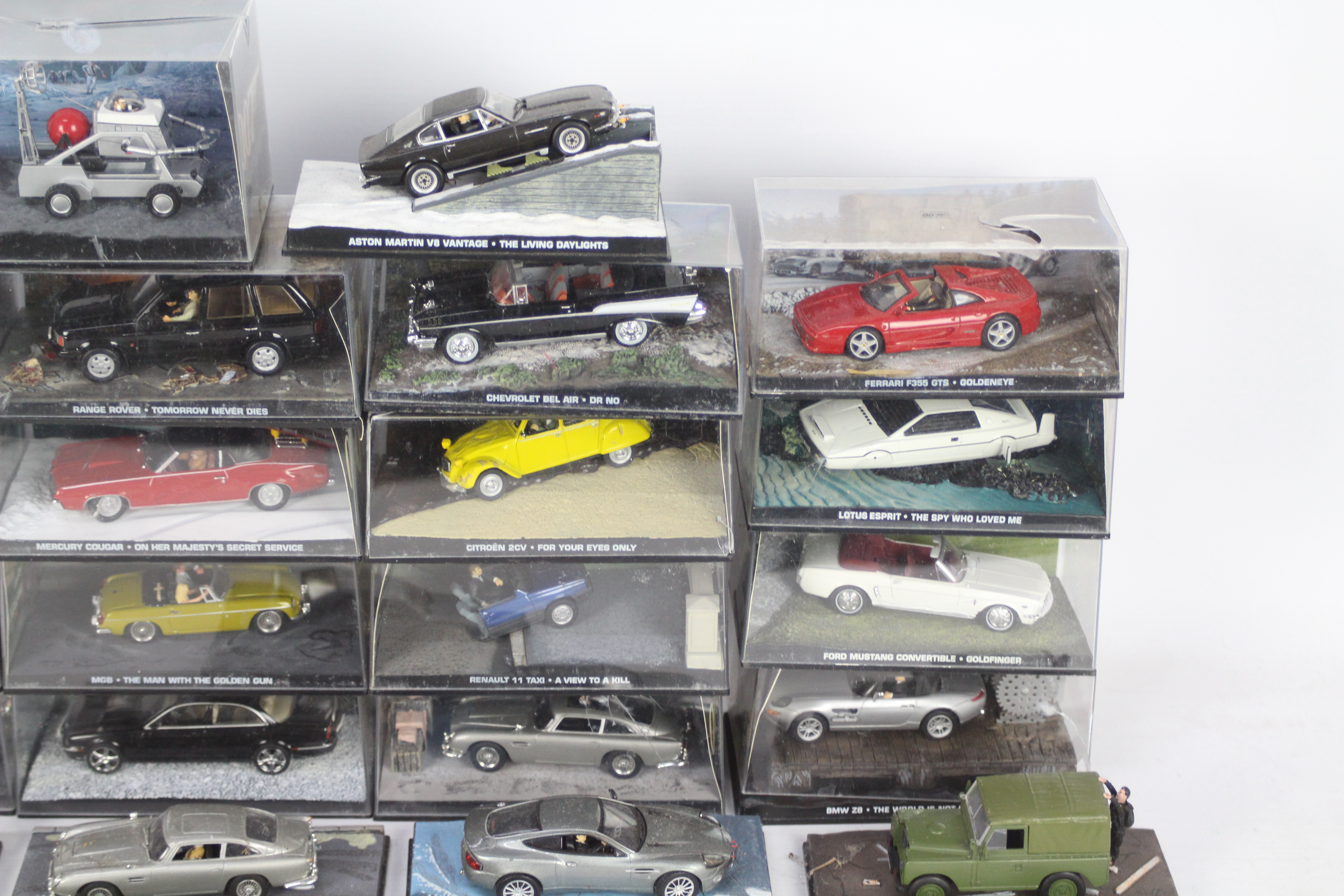 Universal Hobbies / GE Fabbri - 22 predominately boxed diecast model vehicles from 'The James Bond - Image 2 of 4