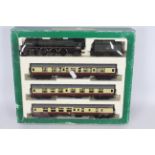 Hornby - A boxed 4-6-2 steam locomotive in 00 gauge named John of Gaunt in BR dark green,