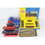 Hornby Dublo - A collection of Dublo items including 28 unboxed x pieces of 3 - rail track,