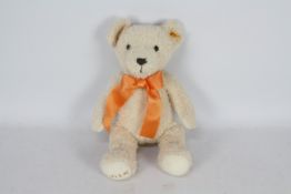 Steiff - An unboxed Steiff #664625 Cosy Year Bear 2015.