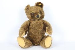 Steiff - An unboxed Steiff #0206/41 chocolate brown bear. The bear stands approx.