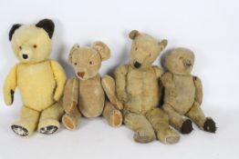 Unknown Maker - 4 x Vintage Teddy Bears including a large fully jointed yellow bear which is