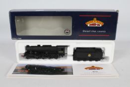 Bachmann - A boxed 2-8-0 00 Gauge steam loco #90274 The model appears to be in good condition,