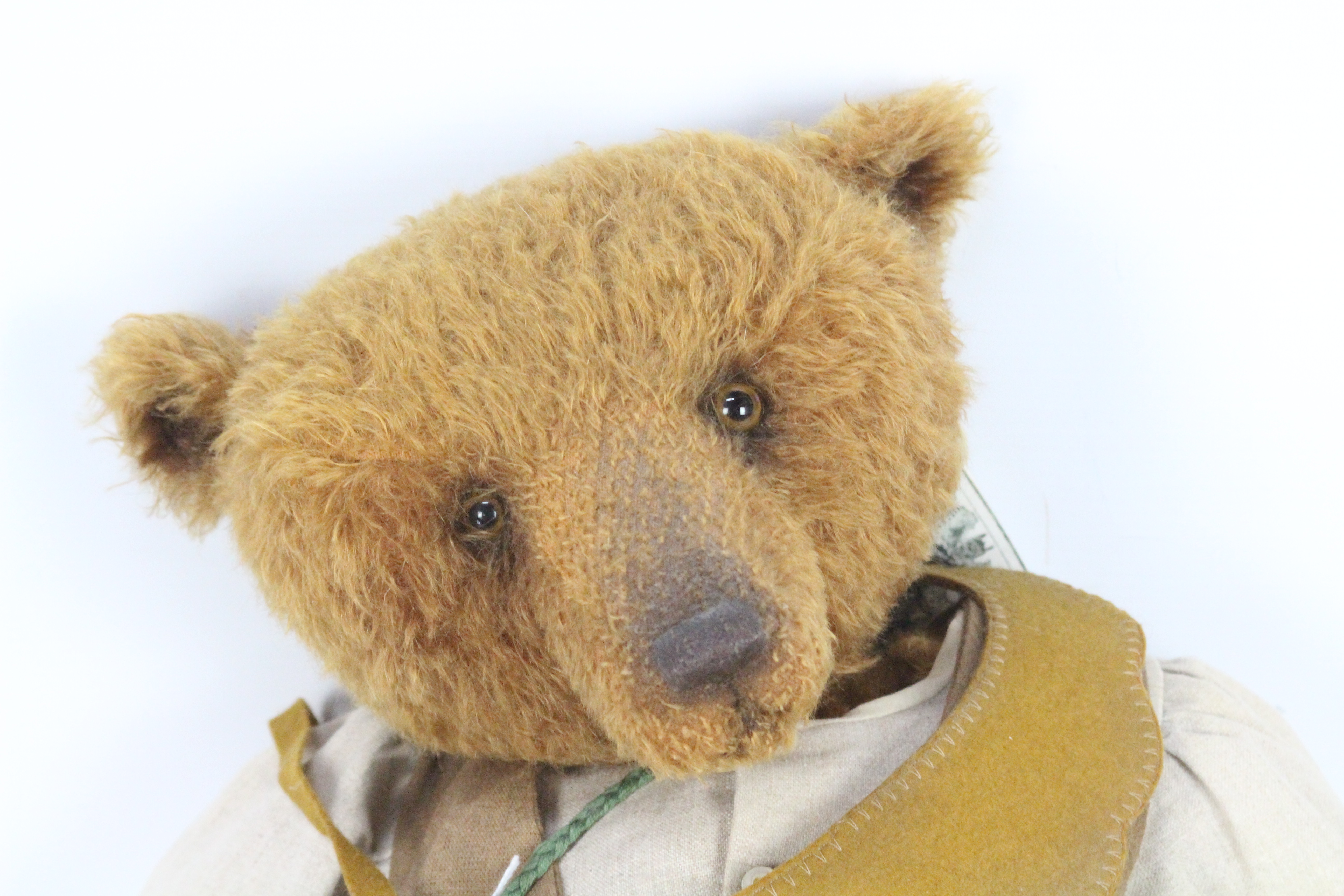 Old Time Teddies - A brown-coloured mohair bear by Kate Berlin. The bear's eyes are glass. - Image 2 of 7